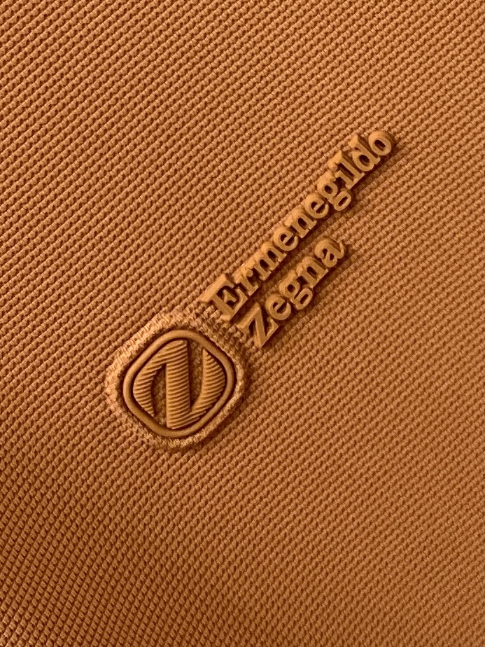 杰尼亚、2026新品短袖T恤，帅气时尚，胸前设计凹凸印胶字母logo，简约百搭款。面料棉 不仅挺括，保持