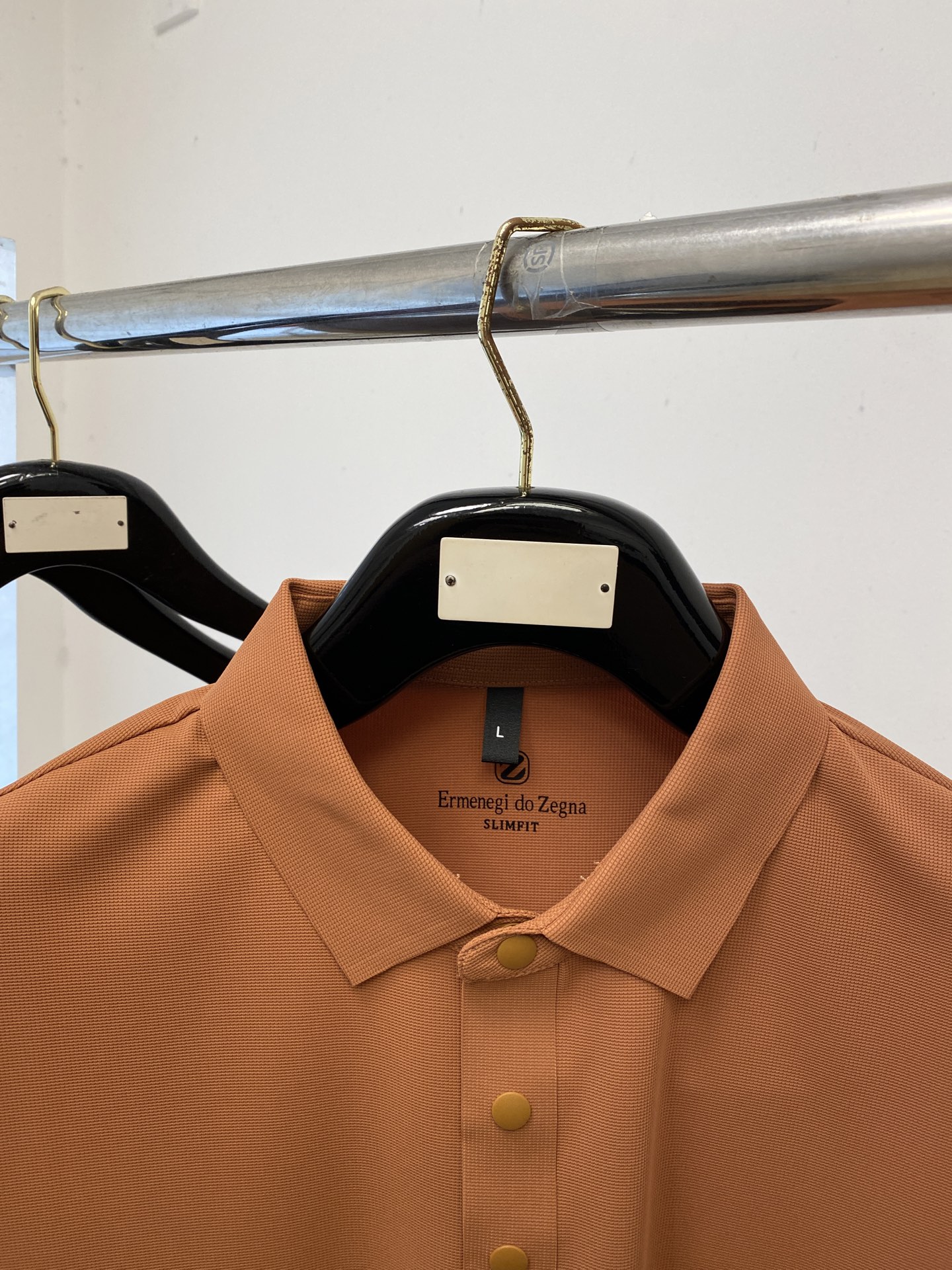 杰尼亚、2026新品短袖T恤，帅气时尚，胸前设计凹凸印胶字母logo，简约百搭款。面料棉 不仅挺括，保持