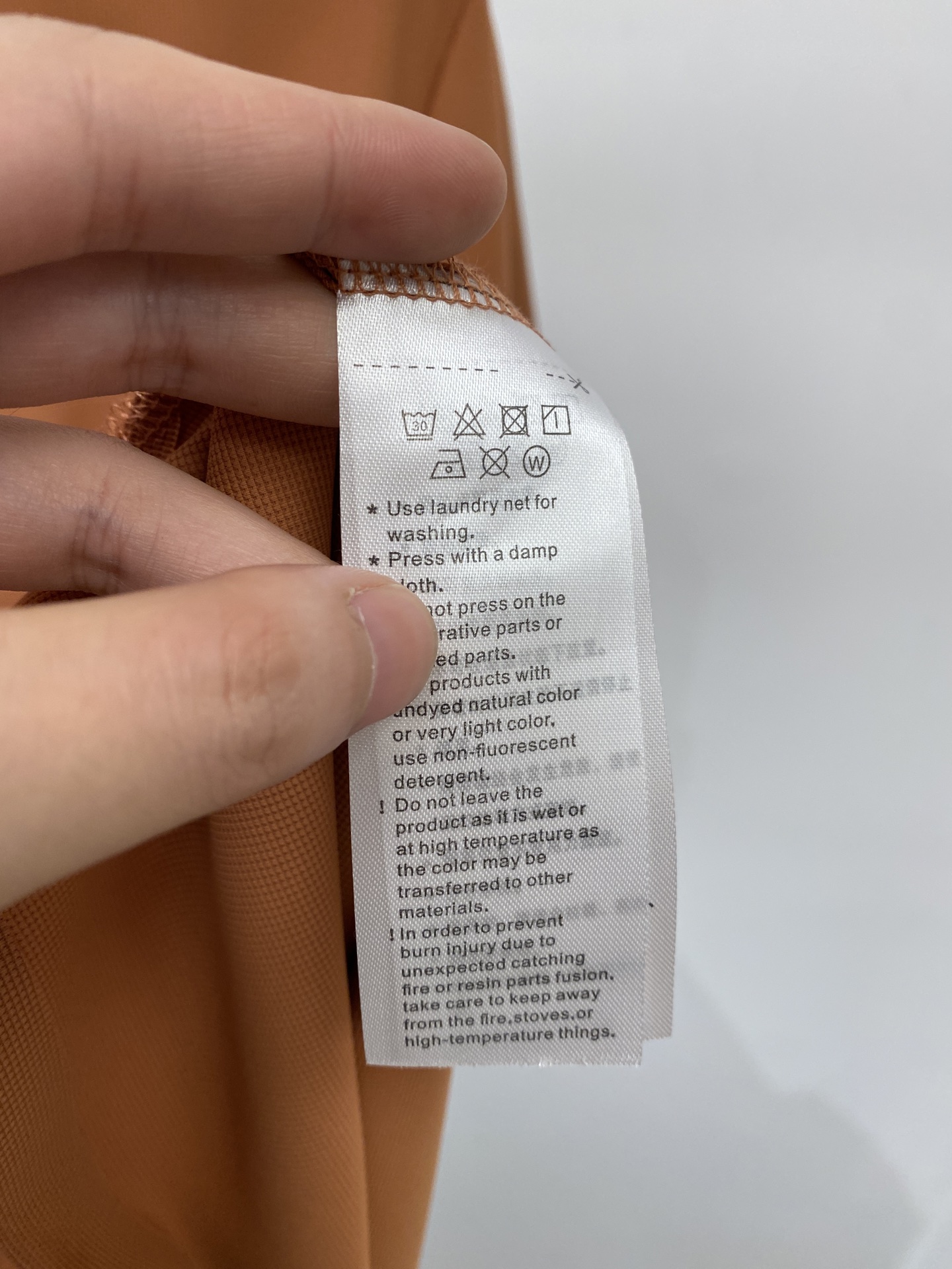 杰尼亚、2026新品短袖T恤，帅气时尚，胸前设计凹凸印胶字母logo，简约百搭款。面料棉 不仅挺括，保持