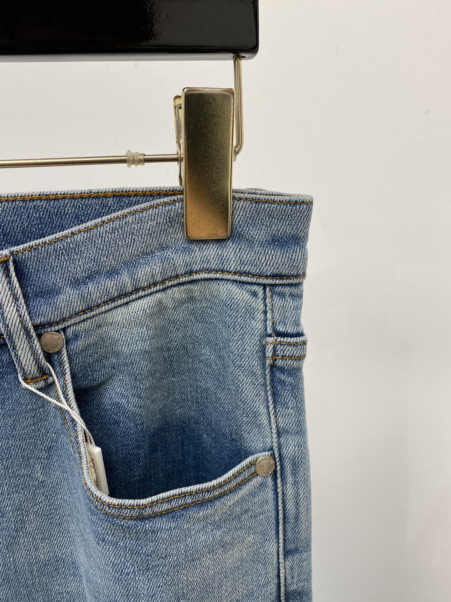 brunello Cucinelli、2026最新品，专柜同步有售，原单狠货，水洗休闲牛仔裤，进口原版水