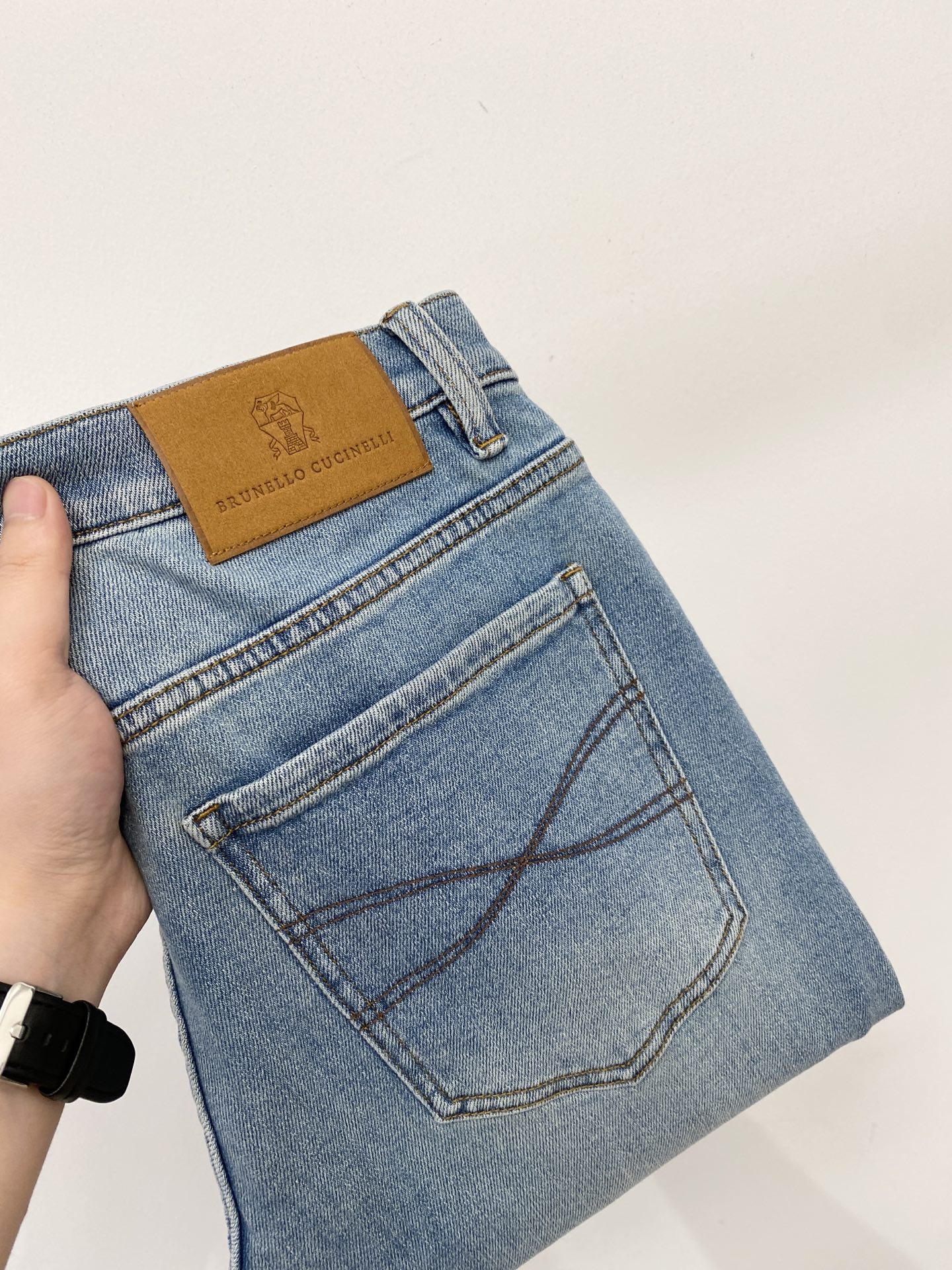 brunello Cucinelli、2026最新品，专柜同步有售，原单狠货，水洗休闲牛仔裤，进口原版水