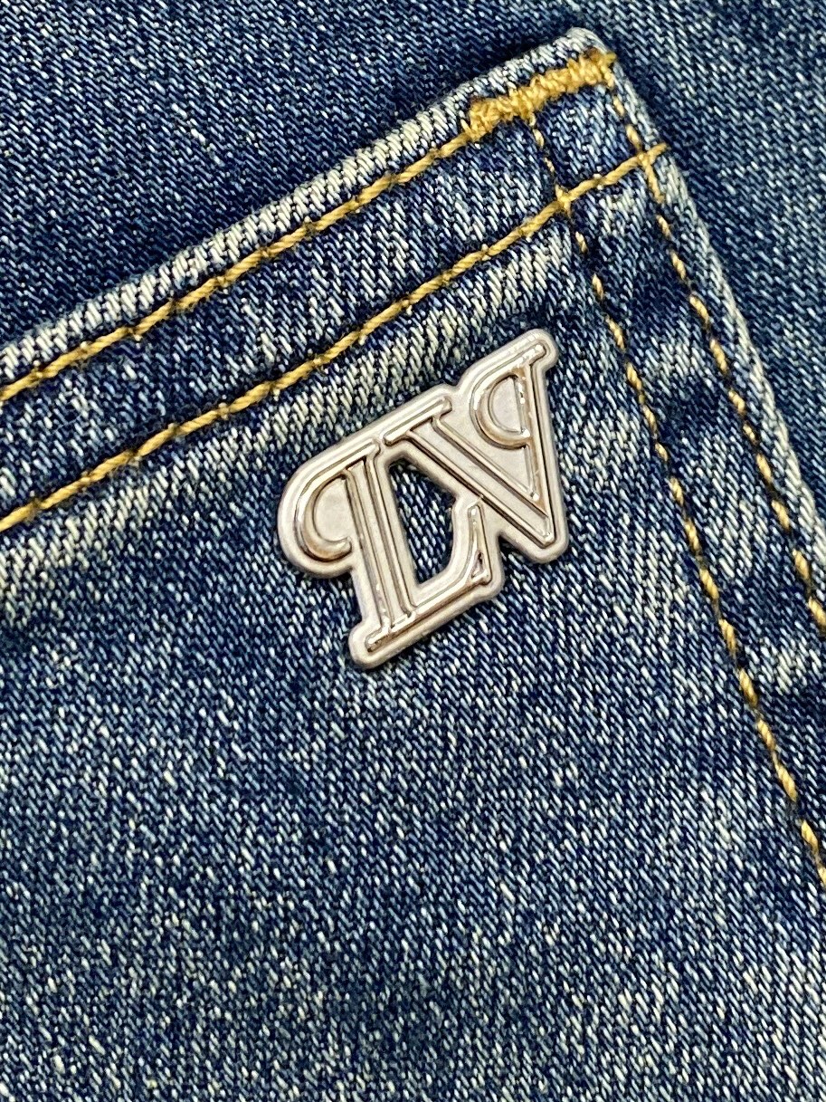 LV、2026最新品，专柜同步有售，原单狠货，水洗休闲牛仔裤，进口原版水洗弹力面料，舒适有弹性，原版五金