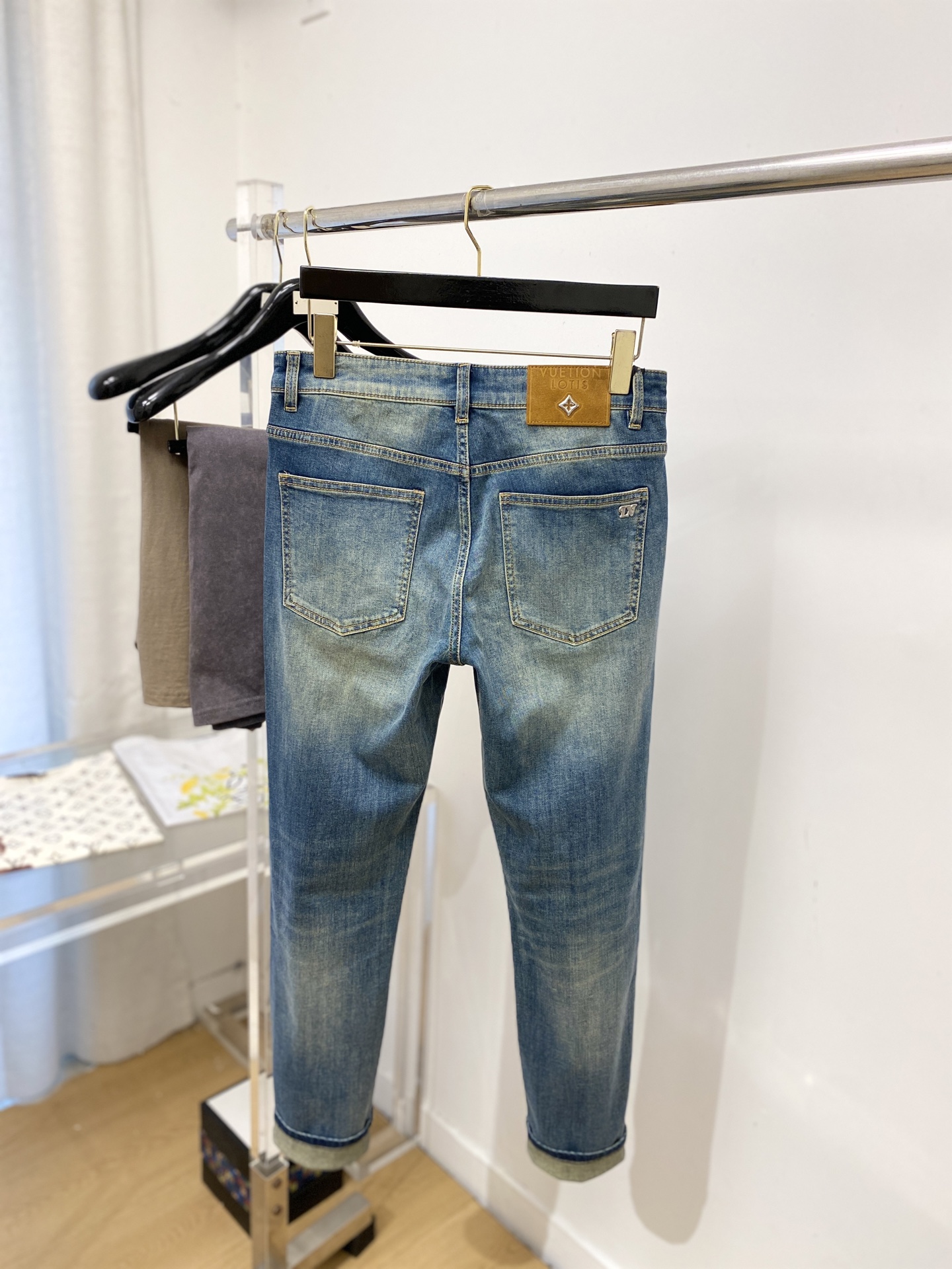 LV、2026最新品，专柜同步有售，原单狠货，水洗休闲牛仔裤，进口原版水洗弹力面料，舒适有弹性，原版五金