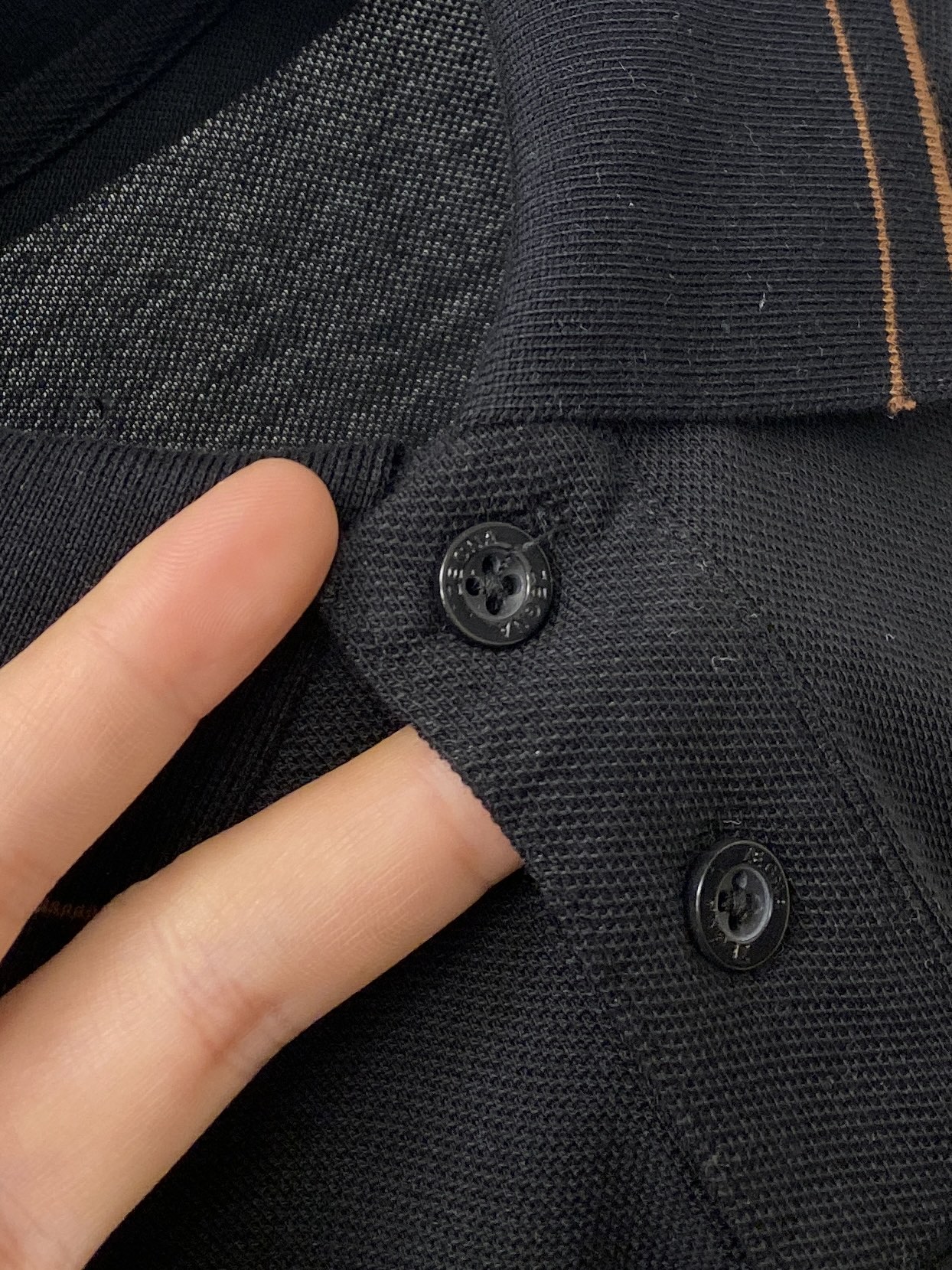 杰尼亚、2026新品短袖T恤，帅气时尚，简约百搭款。胸前精致刺绣字母logo，面料棉 不仅挺括，保持潮流