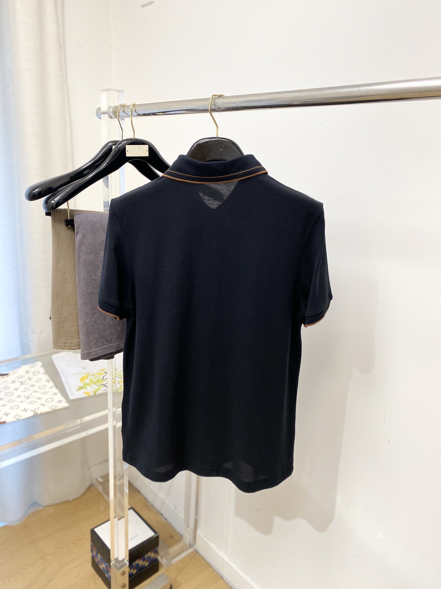 杰尼亚、2026新品短袖T恤，帅气时尚，简约百搭款。胸前精致刺绣字母logo，面料棉 不仅挺括，保持潮流