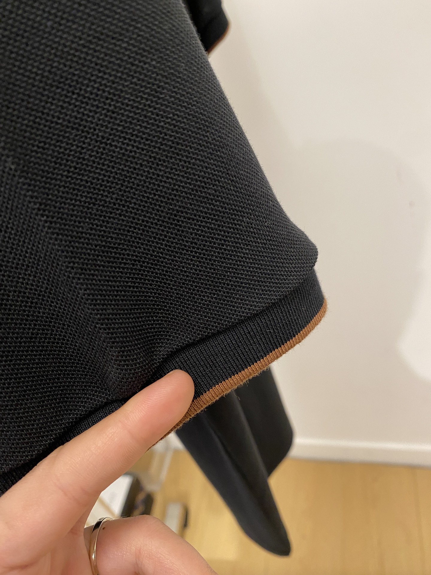 杰尼亚、2026新品短袖T恤，帅气时尚，简约百搭款。胸前精致刺绣字母logo，面料棉 不仅挺括，保持潮流