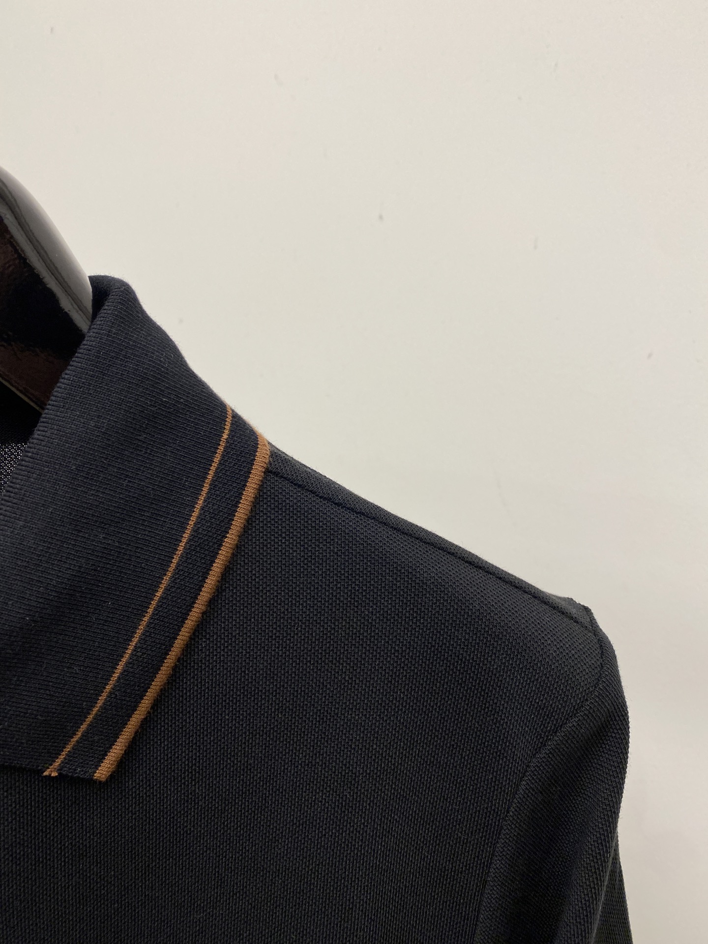 杰尼亚、2026新品短袖T恤，帅气时尚，简约百搭款。胸前精致刺绣字母logo，面料棉 不仅挺括，保持潮流