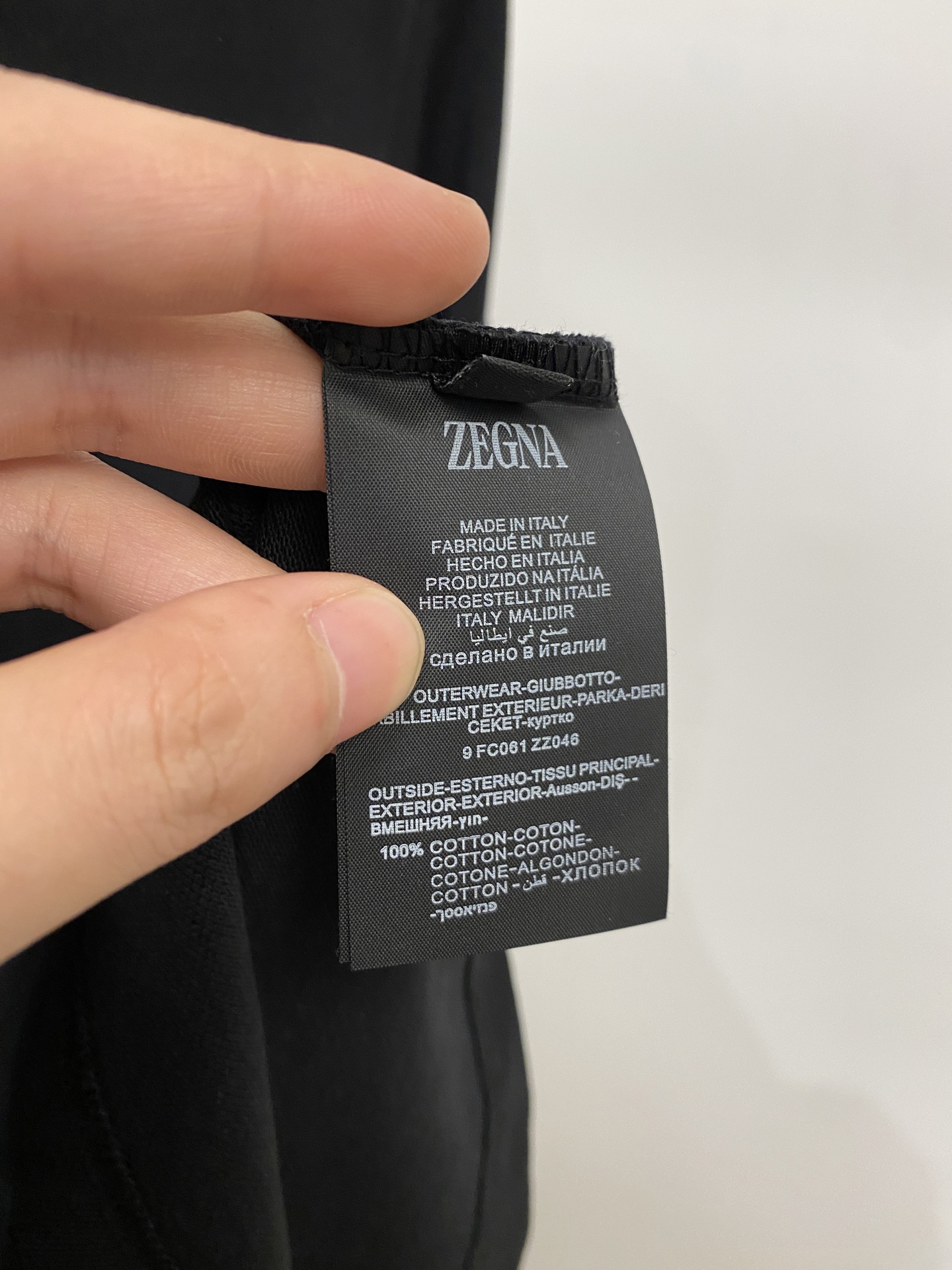 杰尼亚、2026新品短袖T恤，帅气时尚，简约百搭款。胸前精致刺绣字母logo，面料棉 不仅挺括，保持潮流