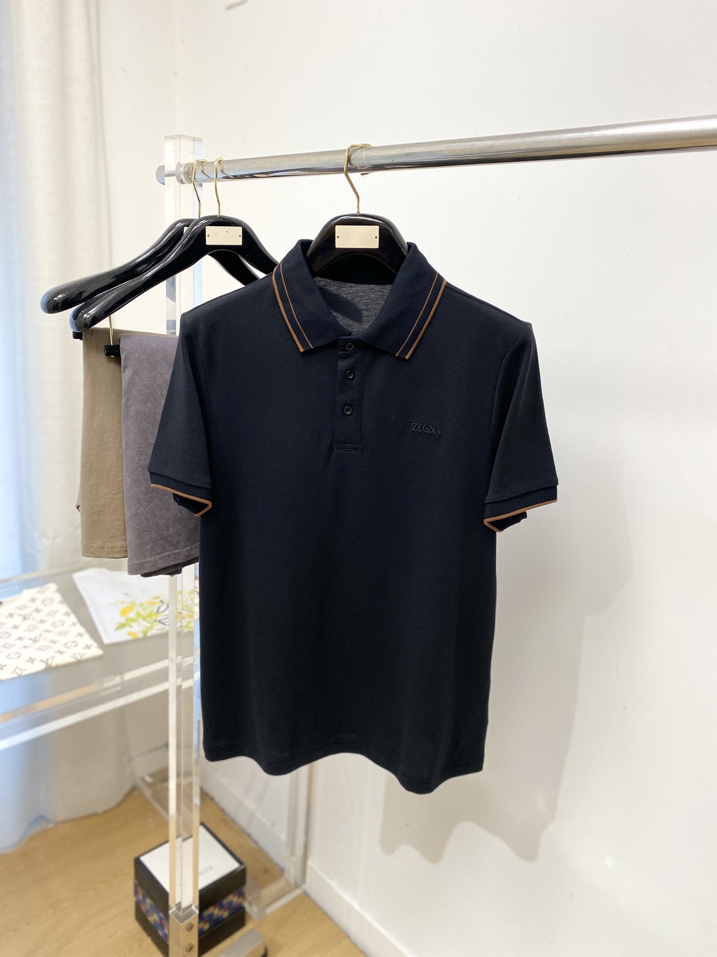 杰尼亚、2026新品短袖T恤，帅气时尚，简约百搭款。胸前精致刺绣字母logo，面料棉 不仅挺括，保持潮流