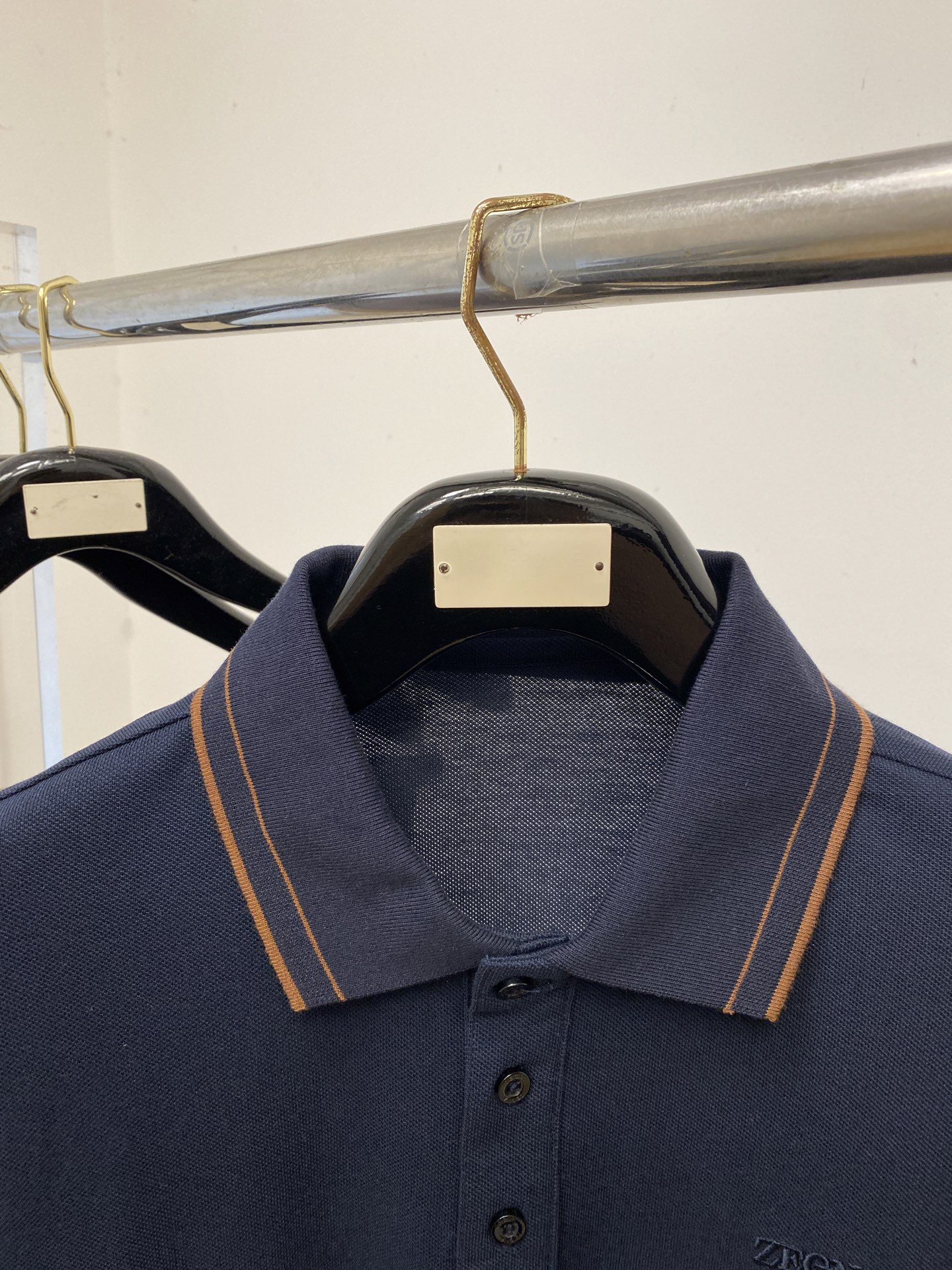 杰尼亚、2026新品短袖T恤，帅气时尚，简约百搭款。胸前精致刺绣字母logo，面料棉 不仅挺括，保持潮流