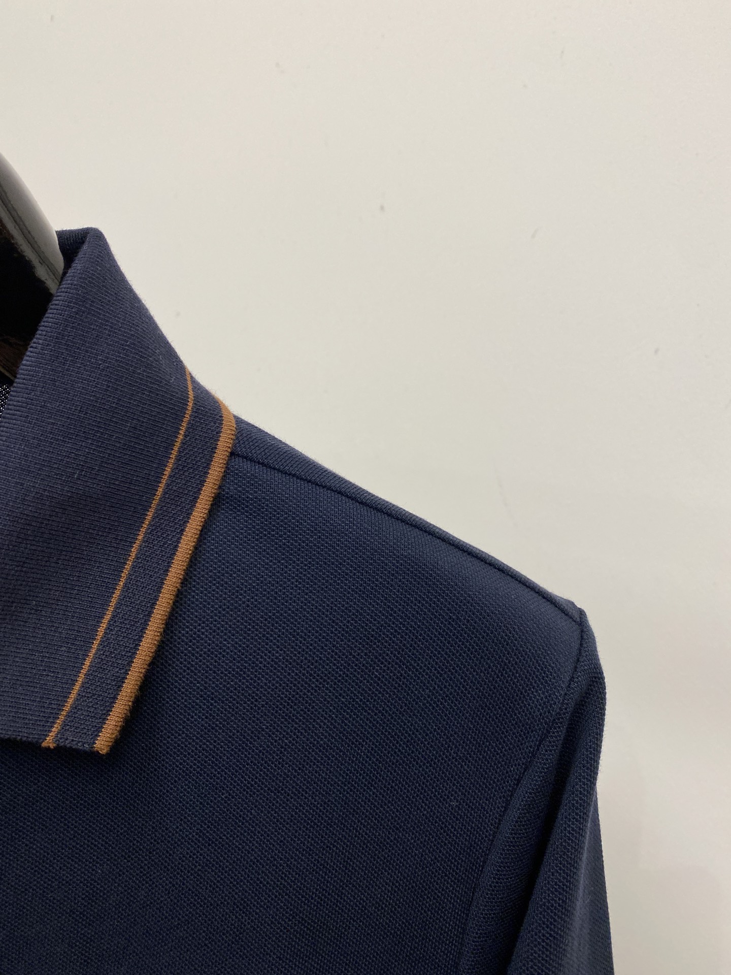 杰尼亚、2026新品短袖T恤，帅气时尚，简约百搭款。胸前精致刺绣字母logo，面料棉 不仅挺括，保持潮流