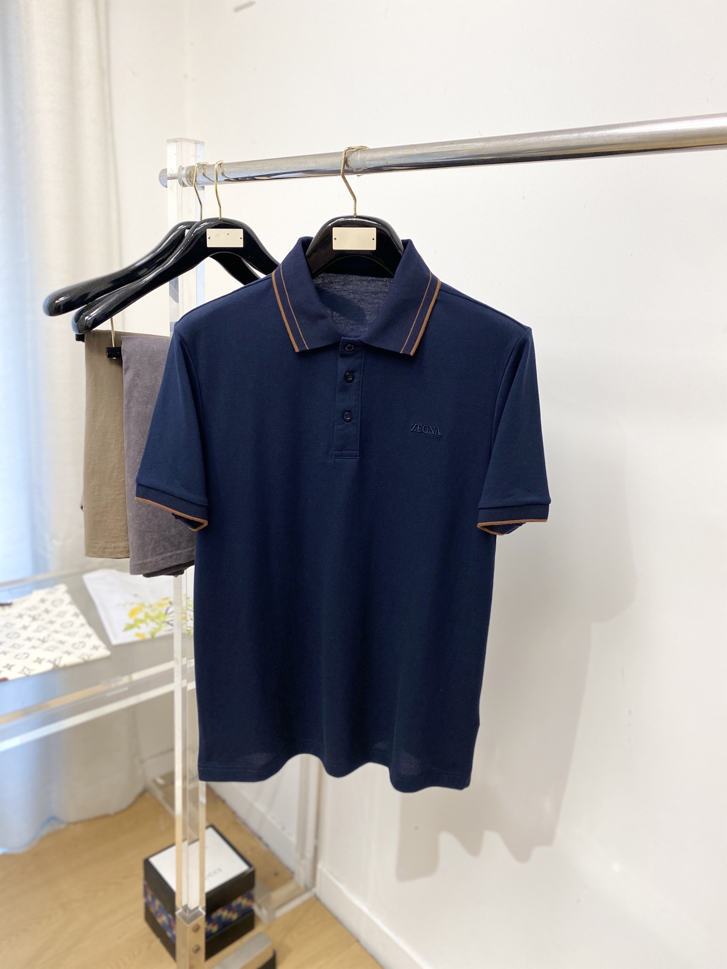 杰尼亚、2026新品短袖T恤，帅气时尚，简约百搭款。胸前精致刺绣字母logo，面料棉 不仅挺括，保持潮流