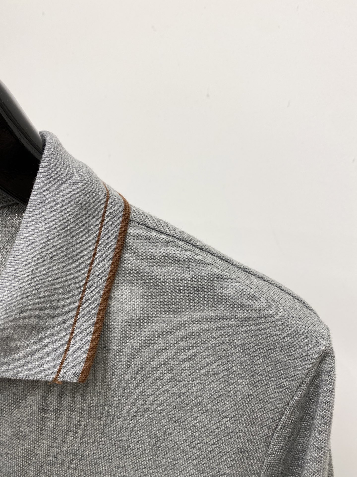 杰尼亚、2026新品短袖T恤，帅气时尚，简约百搭款。胸前精致刺绣字母logo，面料棉 不仅挺括，保持潮流