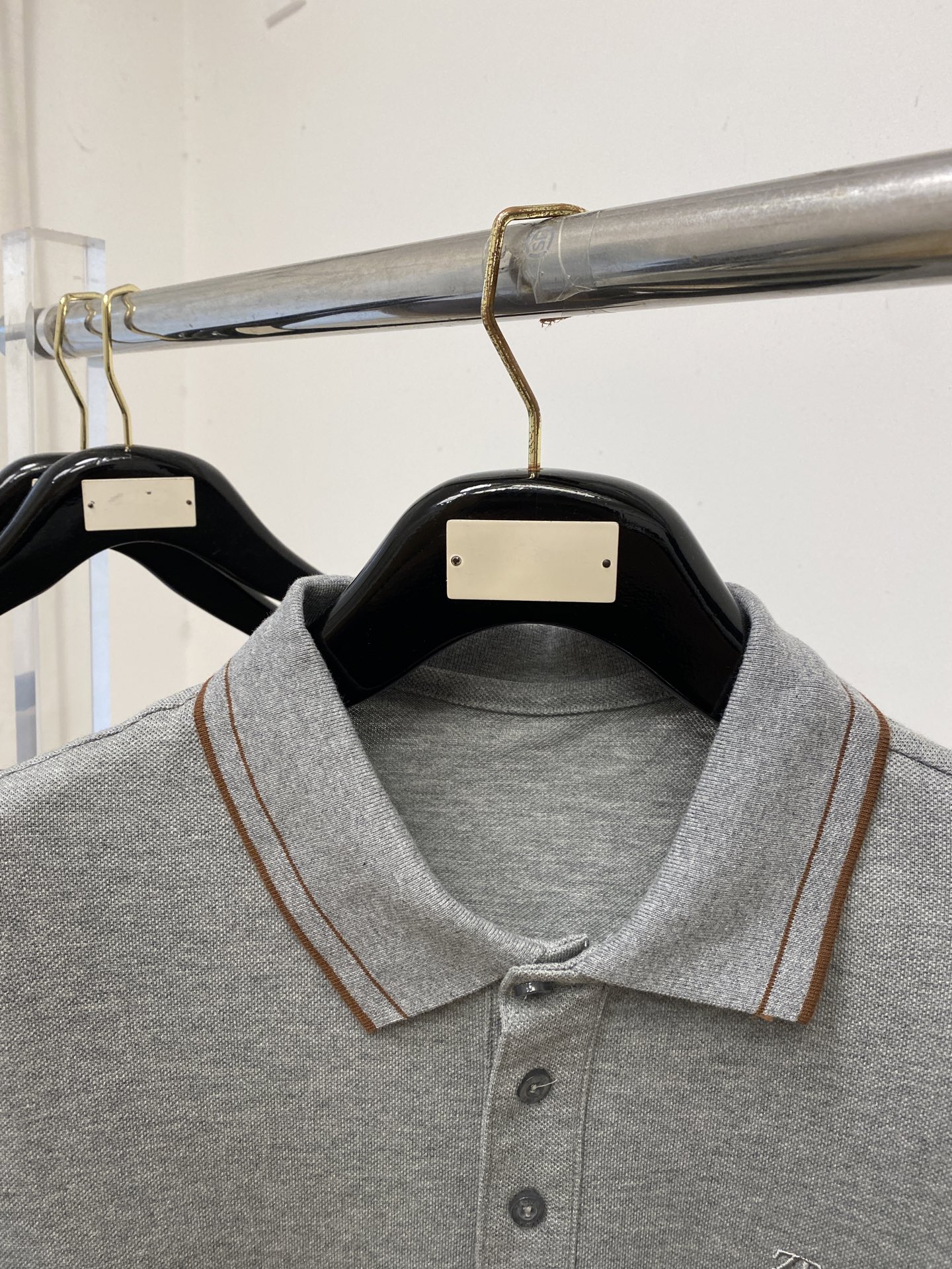 杰尼亚、2026新品短袖T恤，帅气时尚，简约百搭款。胸前精致刺绣字母logo，面料棉 不仅挺括，保持潮流