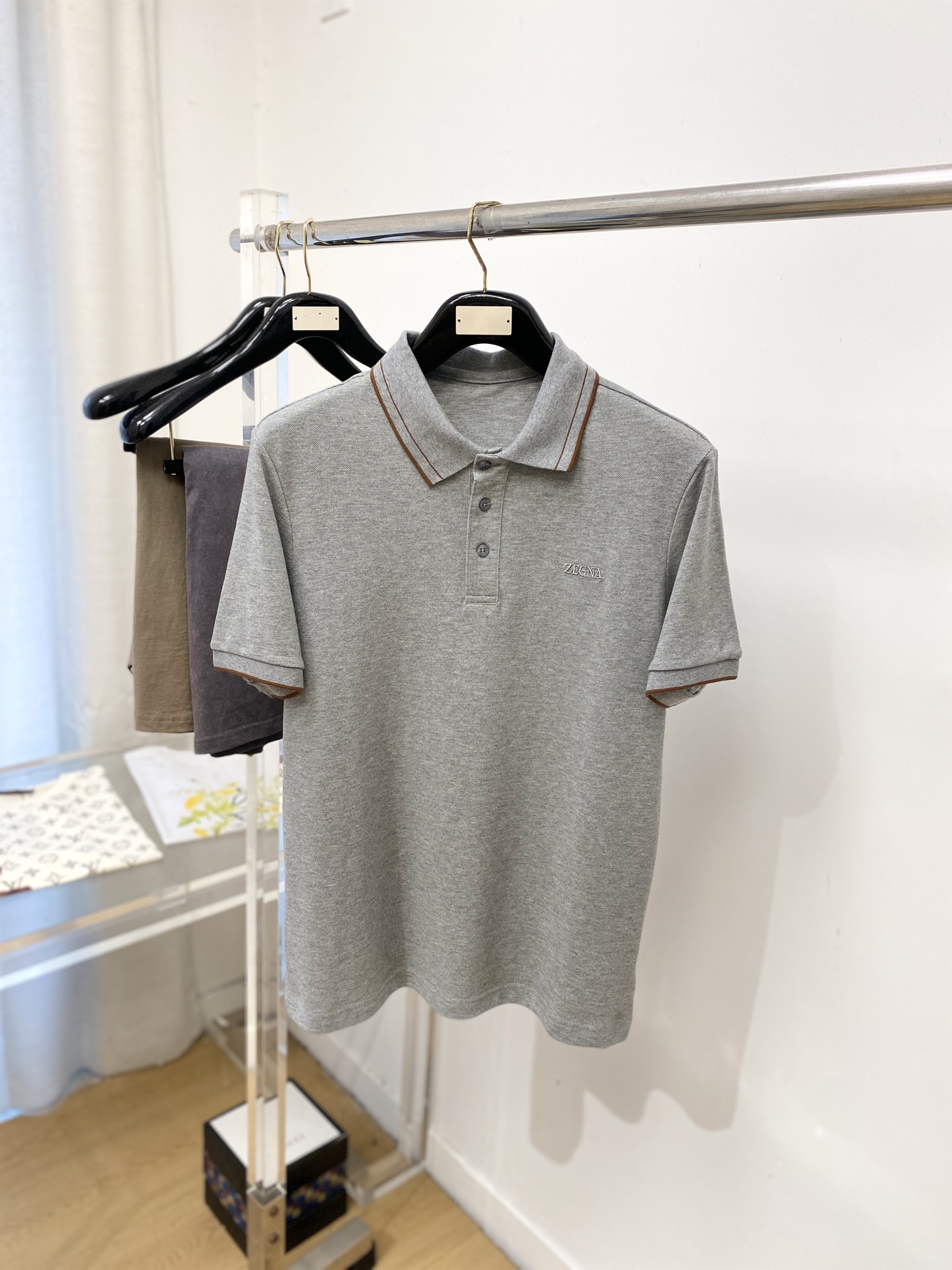 杰尼亚、2026新品短袖T恤，帅气时尚，简约百搭款。胸前精致刺绣字母logo，面料棉 不仅挺括，保持潮流