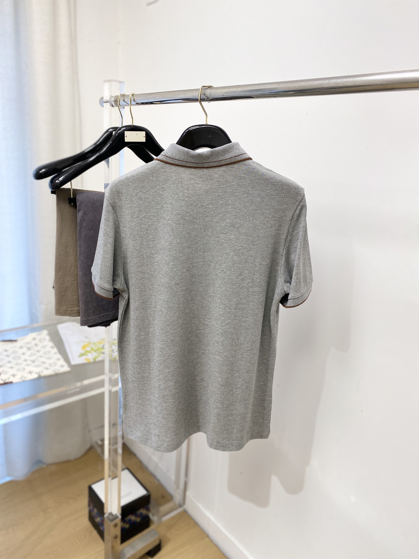 杰尼亚、2026新品短袖T恤，帅气时尚，简约百搭款。胸前精致刺绣字母logo，面料棉 不仅挺括，保持潮流