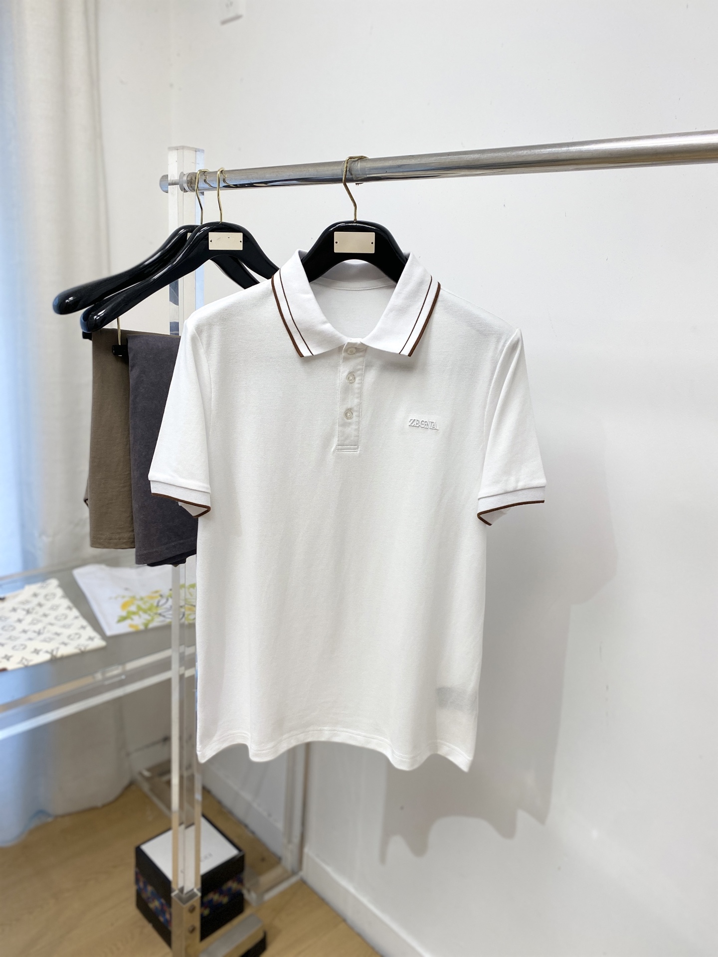 杰尼亚、2026新品短袖T恤，帅气时尚，简约百搭款。胸前精致刺绣字母logo，面料棉 不仅挺括，保持潮流