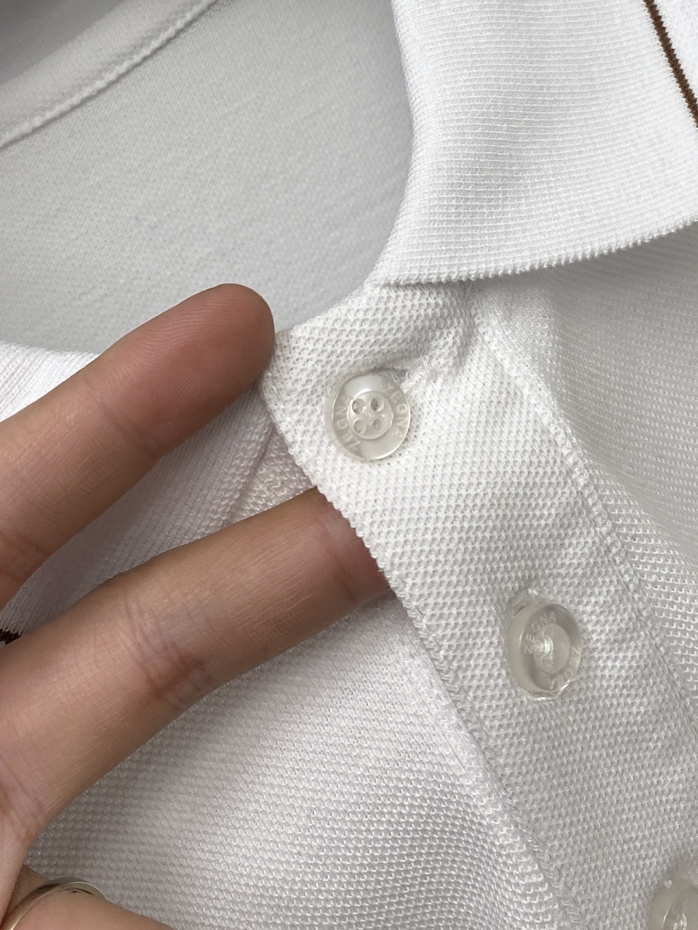 杰尼亚、2026新品短袖T恤，帅气时尚，简约百搭款。胸前精致刺绣字母logo，面料棉 不仅挺括，保持潮流