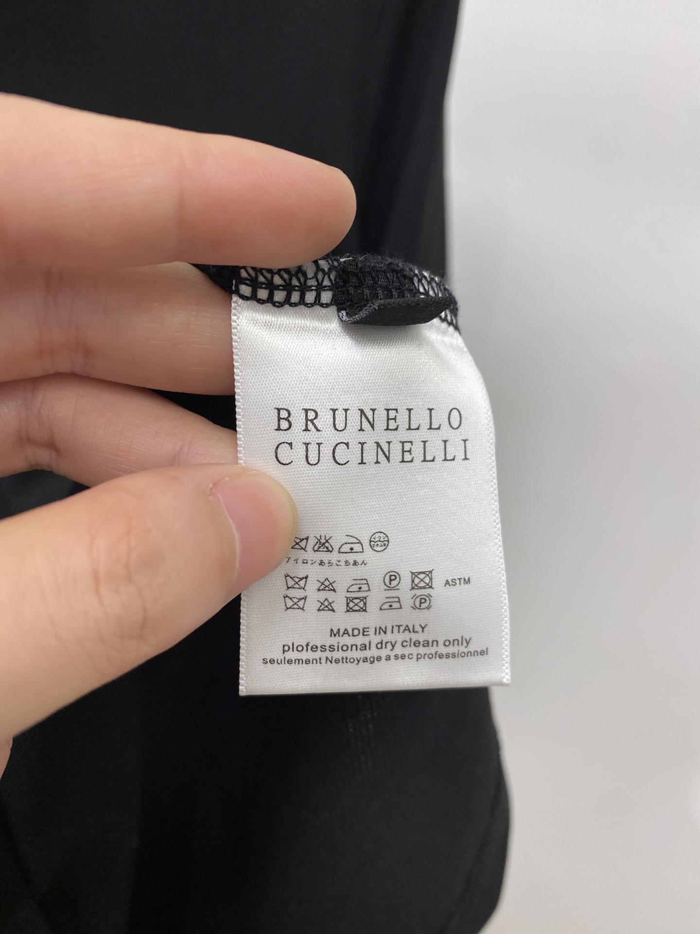 Brunello Cucinelli、2026新品短袖T恤，帅气时尚，简约百搭款。胸前精致刺绣图案log