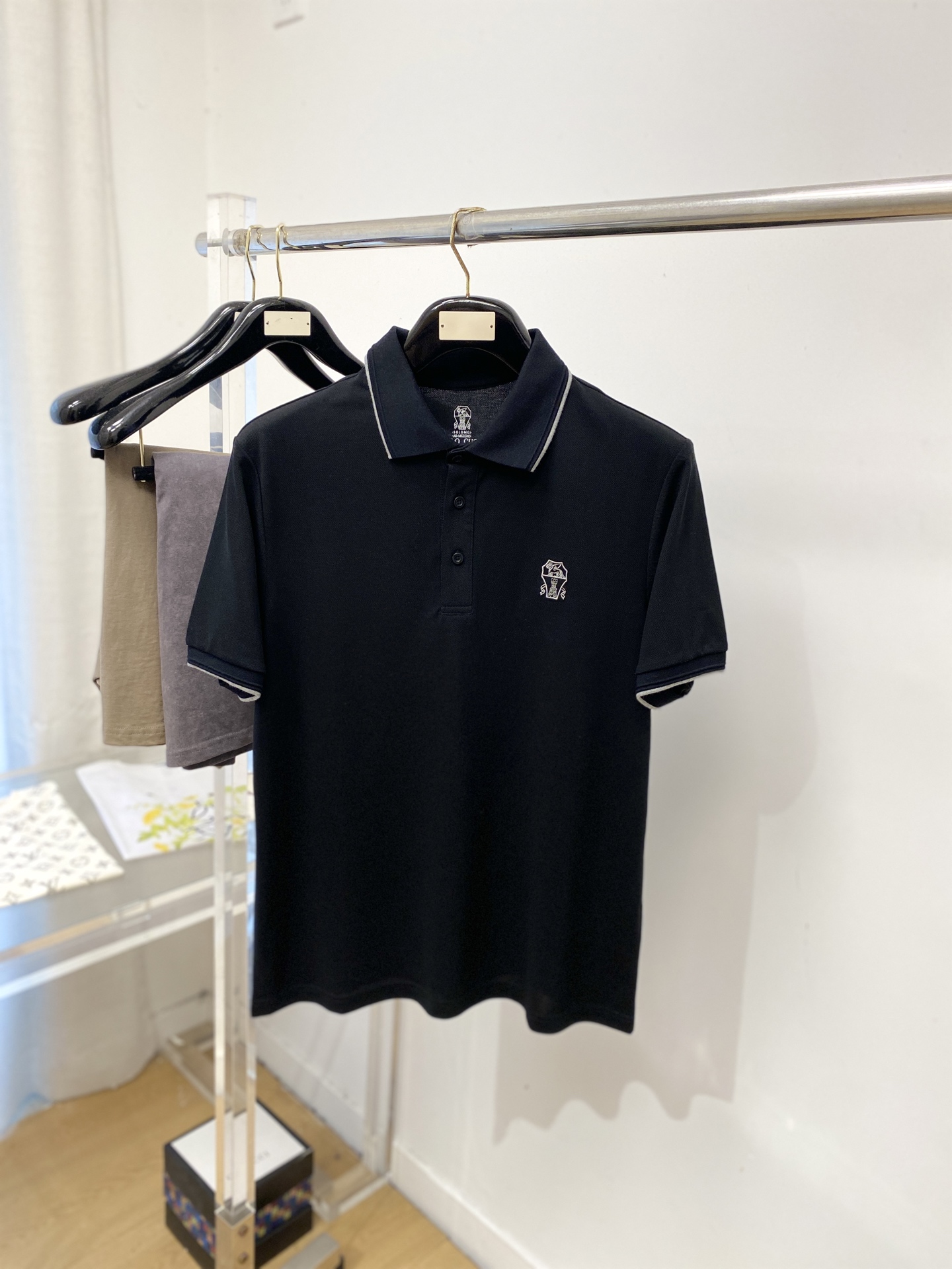 Brunello Cucinelli、2026新品短袖T恤，帅气时尚，简约百搭款。胸前精致刺绣图案log