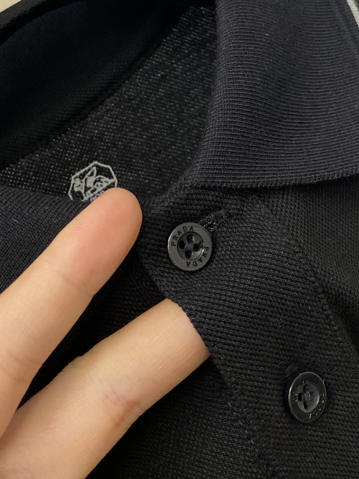 Brunello Cucinelli、2026新品短袖T恤，帅气时尚，简约百搭款。胸前精致刺绣图案log