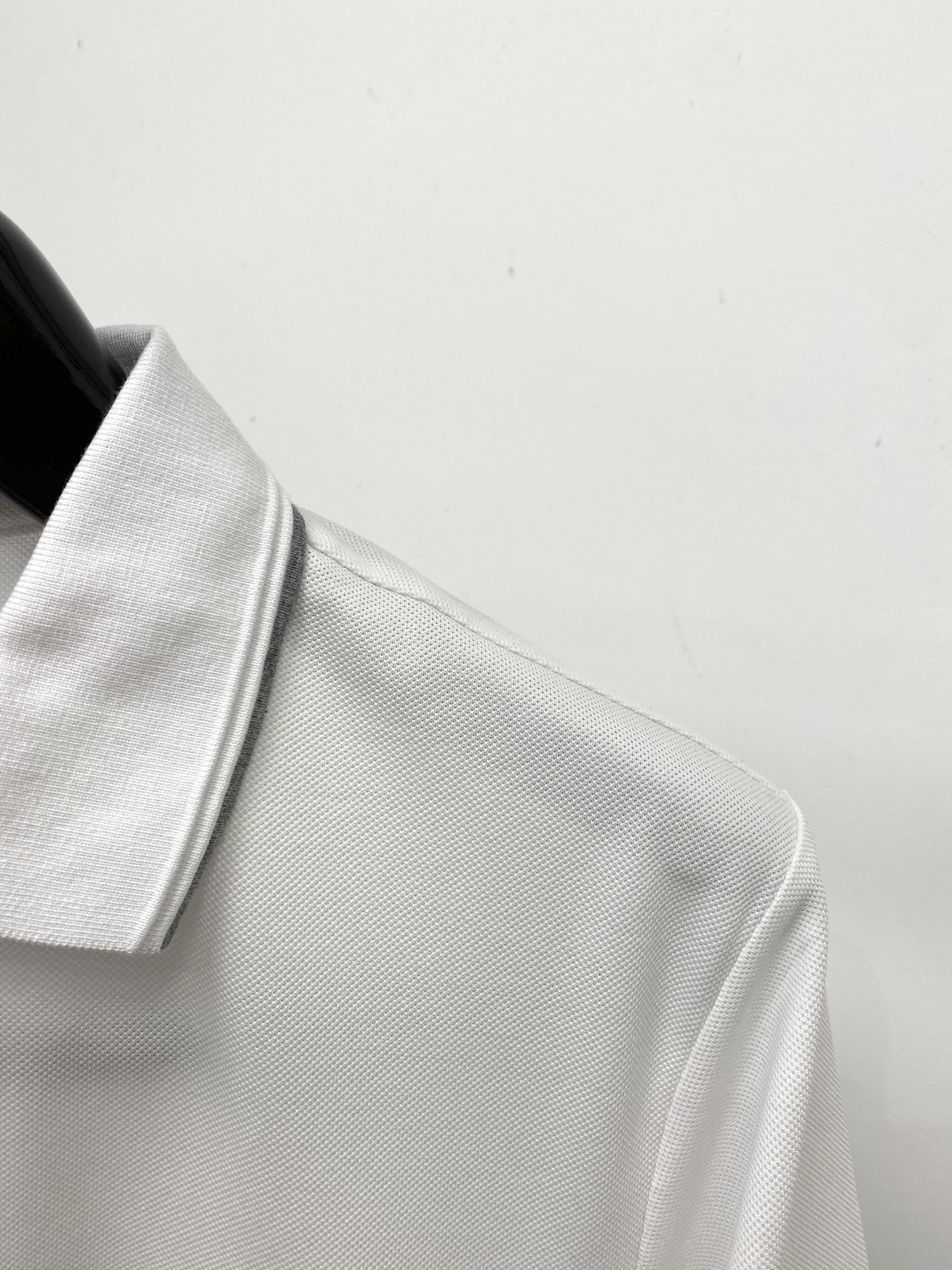 Brunello Cucinelli、2026新品短袖T恤，帅气时尚，简约百搭款。胸前精致刺绣图案log