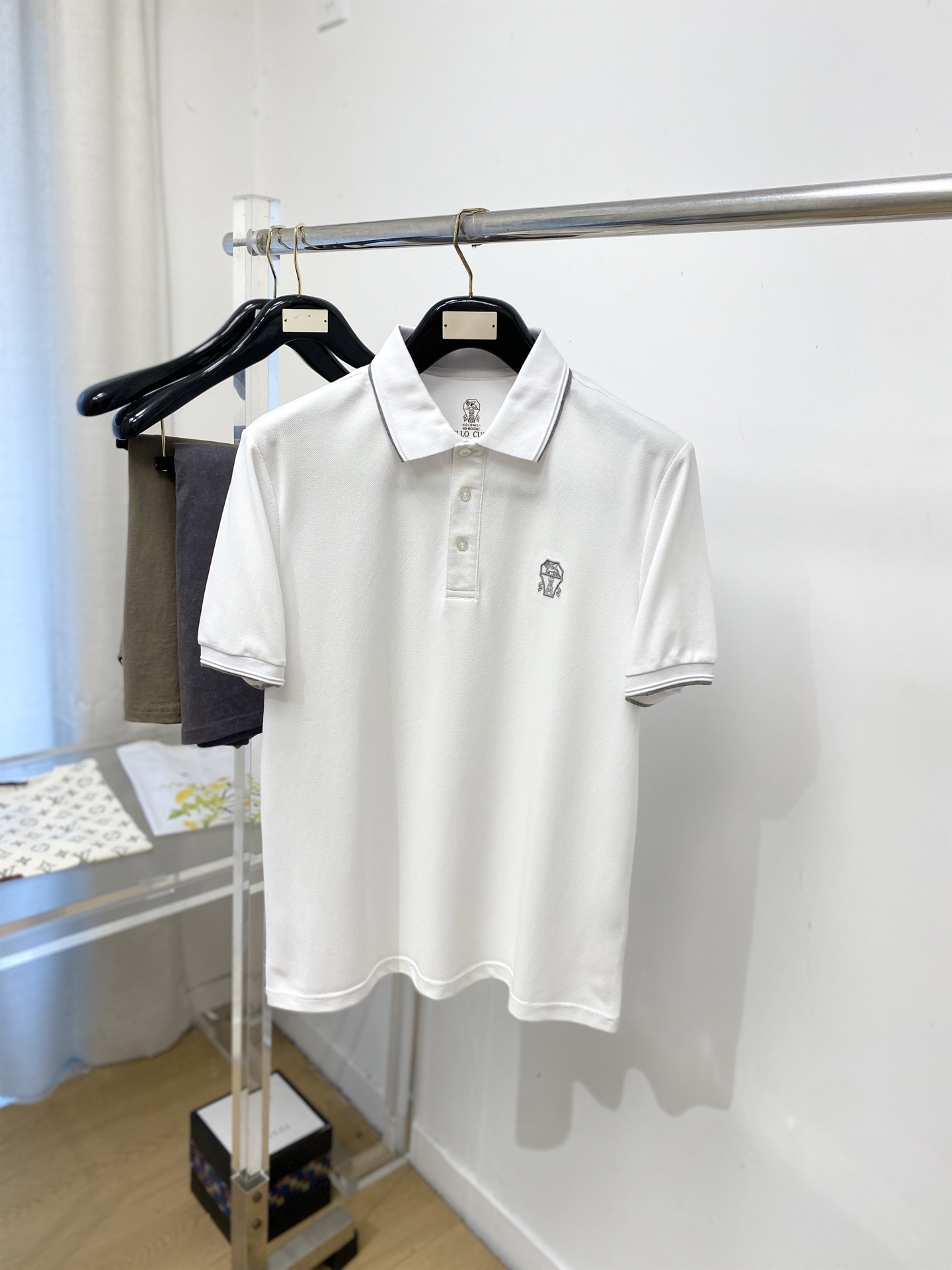 Brunello Cucinelli、2026新品短袖T恤，帅气时尚，简约百搭款。胸前精致刺绣图案log