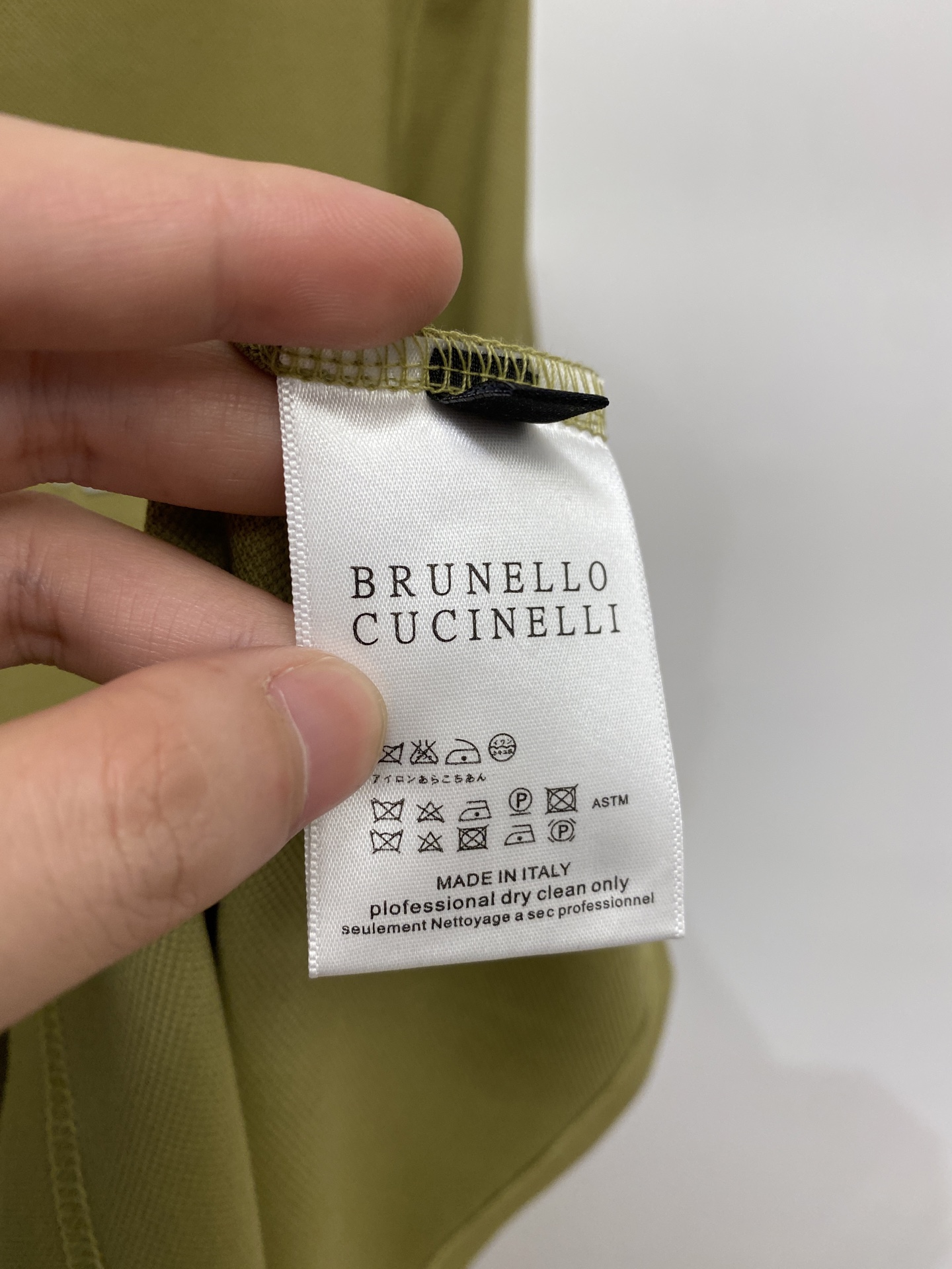 Brunello Cucinelli、2026新品短袖T恤，帅气时尚，简约百搭款。胸前精致刺绣图案log