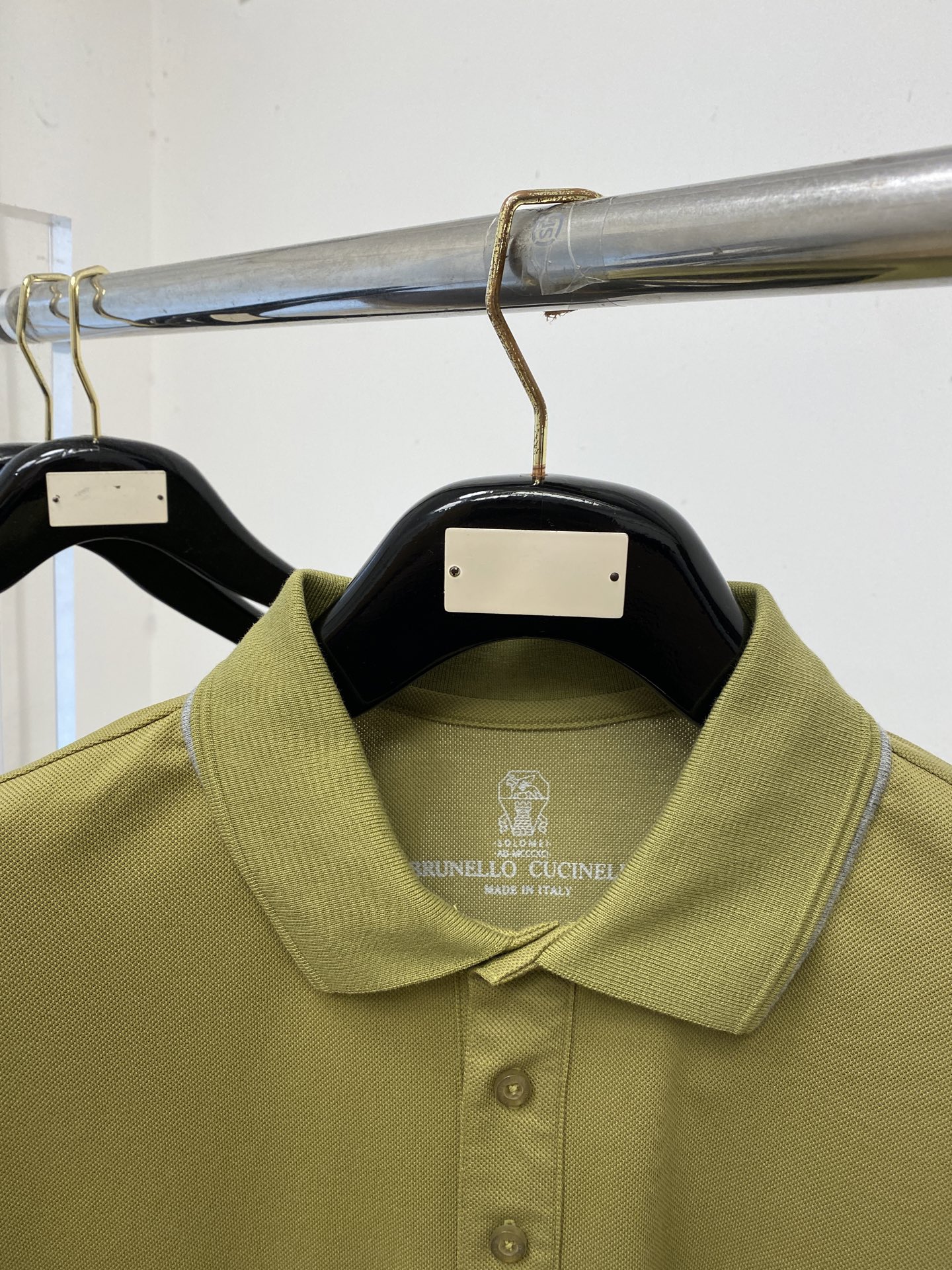 Brunello Cucinelli、2026新品短袖T恤，帅气时尚，简约百搭款。胸前精致刺绣图案log