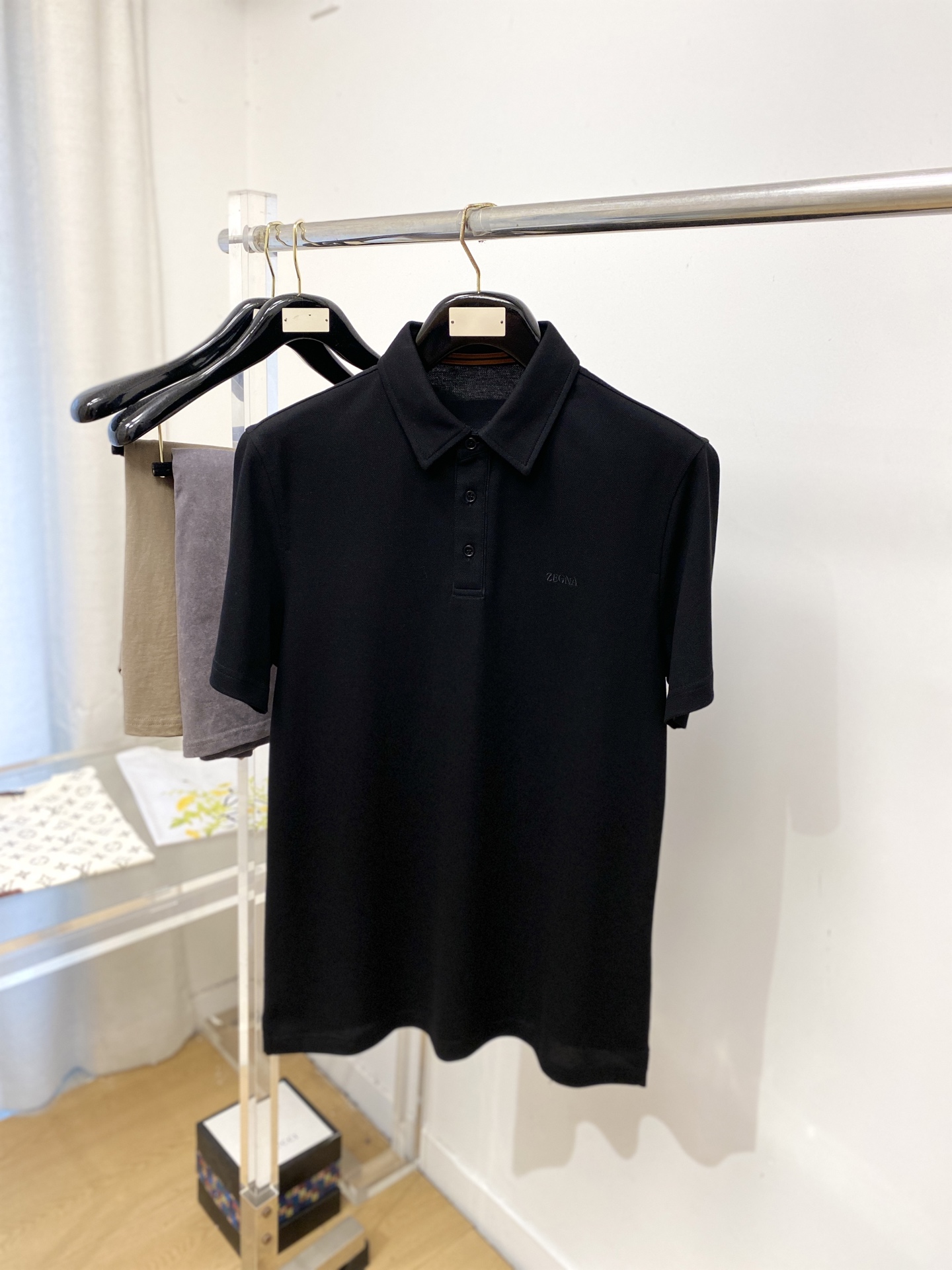 杰尼亚、2026新品短袖T恤，帅气时尚，简约百搭款。胸前精致刺绣字母logo，面料棉 不仅挺括，保持潮流