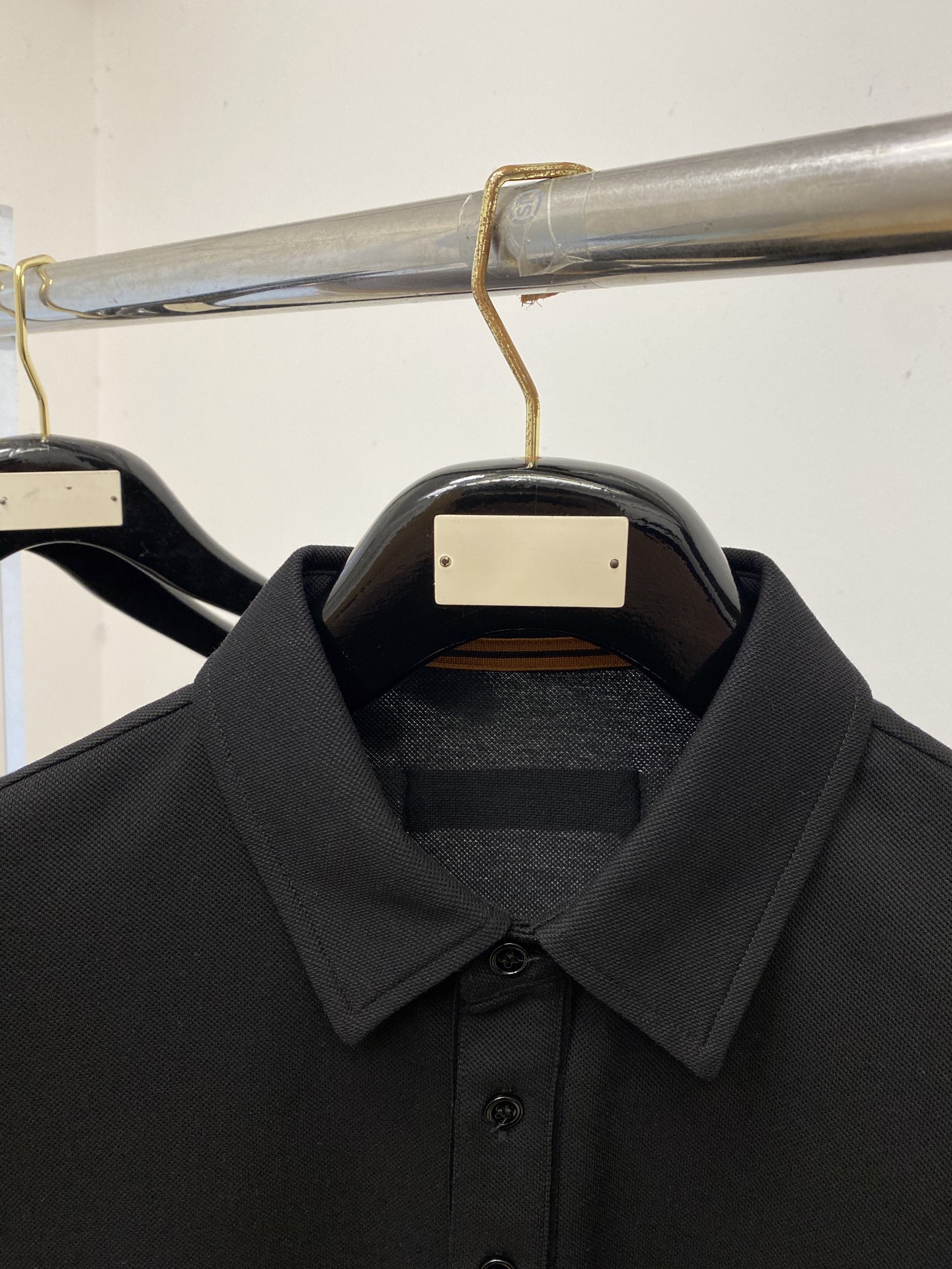 杰尼亚、2026新品短袖T恤，帅气时尚，简约百搭款。胸前精致刺绣字母logo，面料棉 不仅挺括，保持潮流