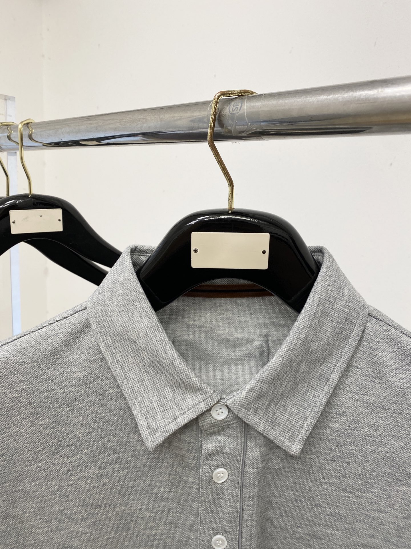 杰尼亚、2026新品短袖T恤，帅气时尚，简约百搭款。胸前精致刺绣字母logo，面料棉 不仅挺括，保持潮流