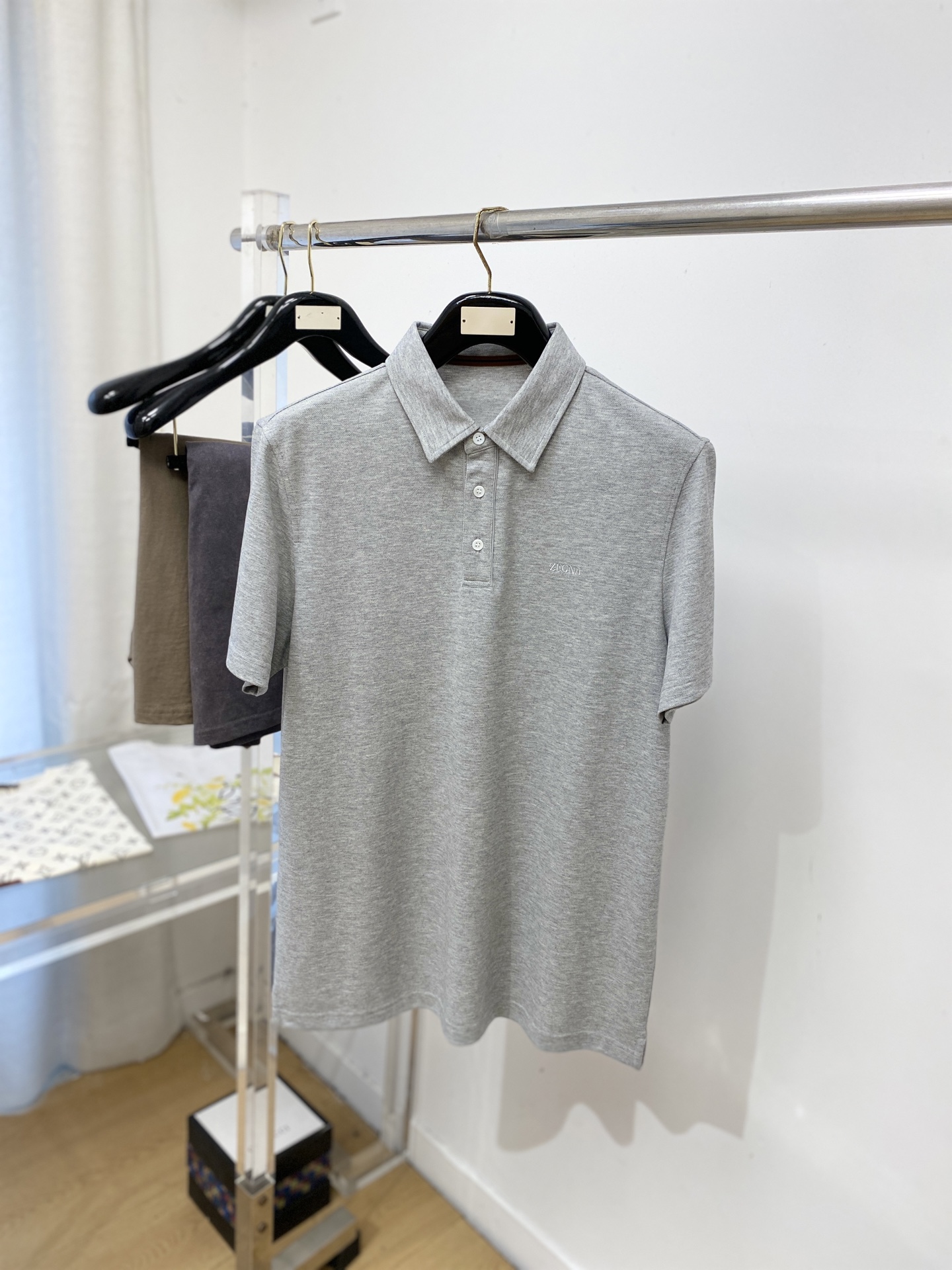 杰尼亚、2026新品短袖T恤，帅气时尚，简约百搭款。胸前精致刺绣字母logo，面料棉 不仅挺括，保持潮流