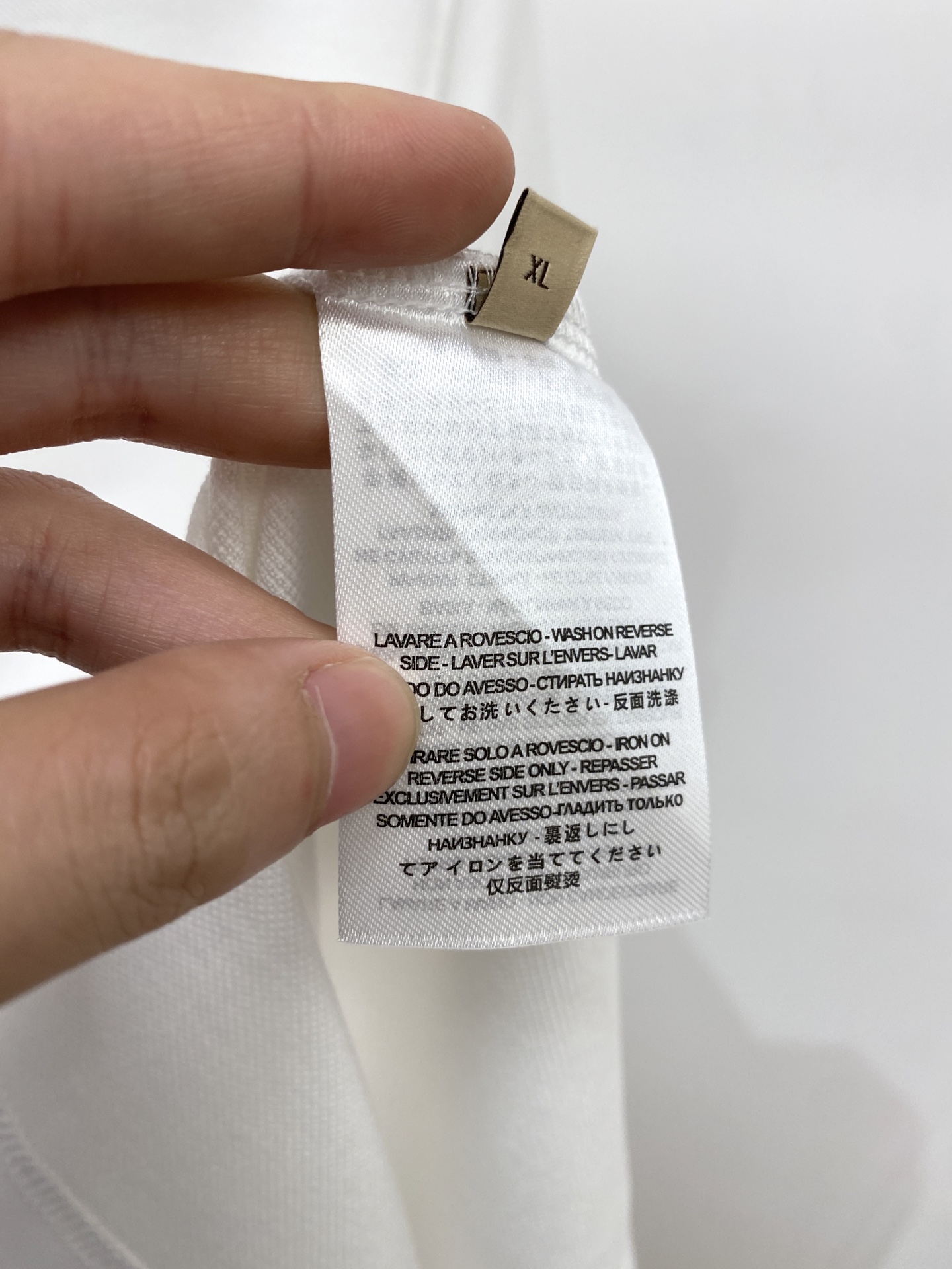 杰尼亚、2026新品短袖T恤，帅气时尚，简约百搭款。胸前精致刺绣字母logo，面料棉 不仅挺括，保持潮流