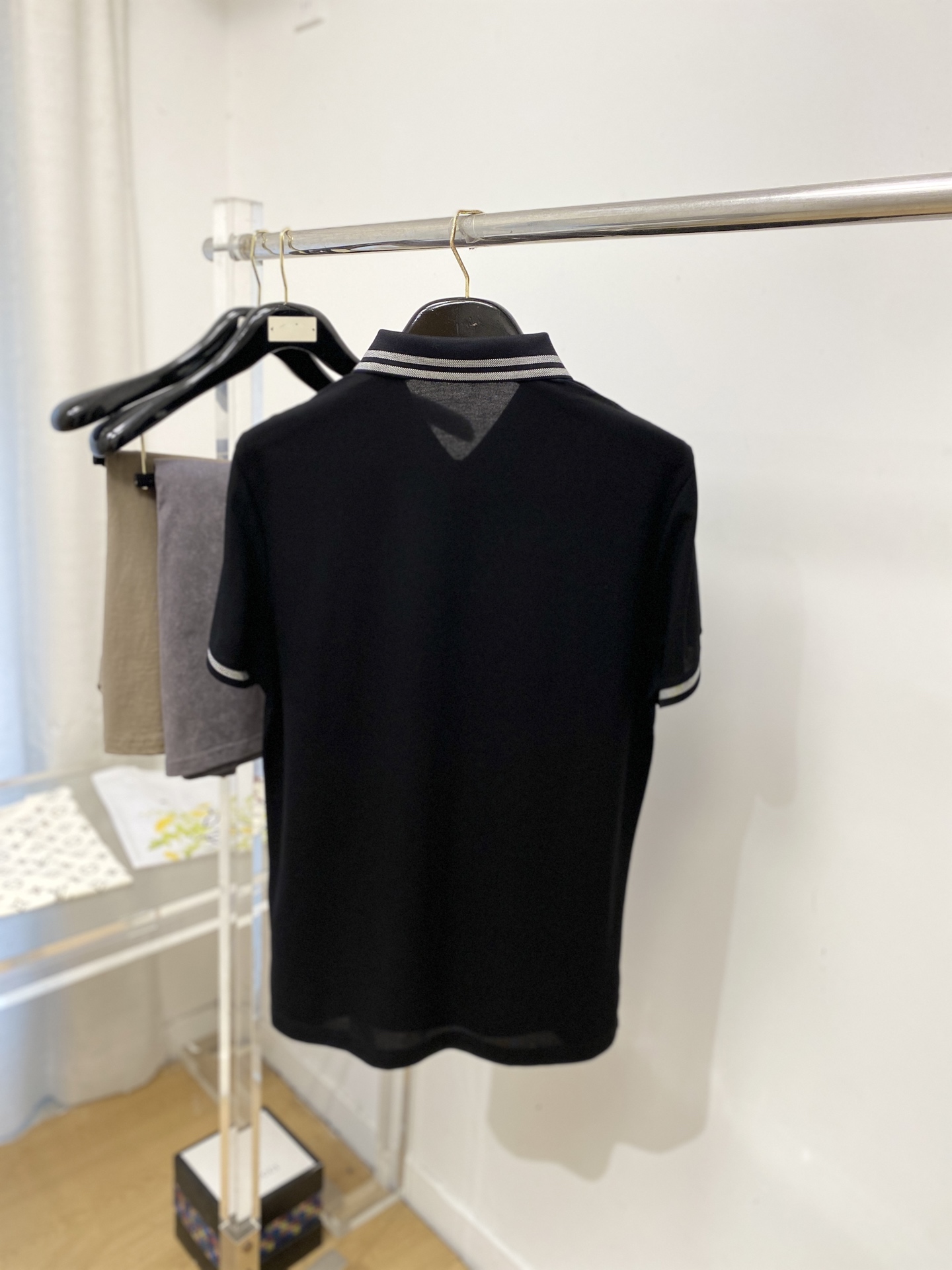 路易威登、2026新品短袖T恤，帅气时尚，简约百搭款。胸前精致刺绣图案字母logo，面料棉 不仅挺括，保