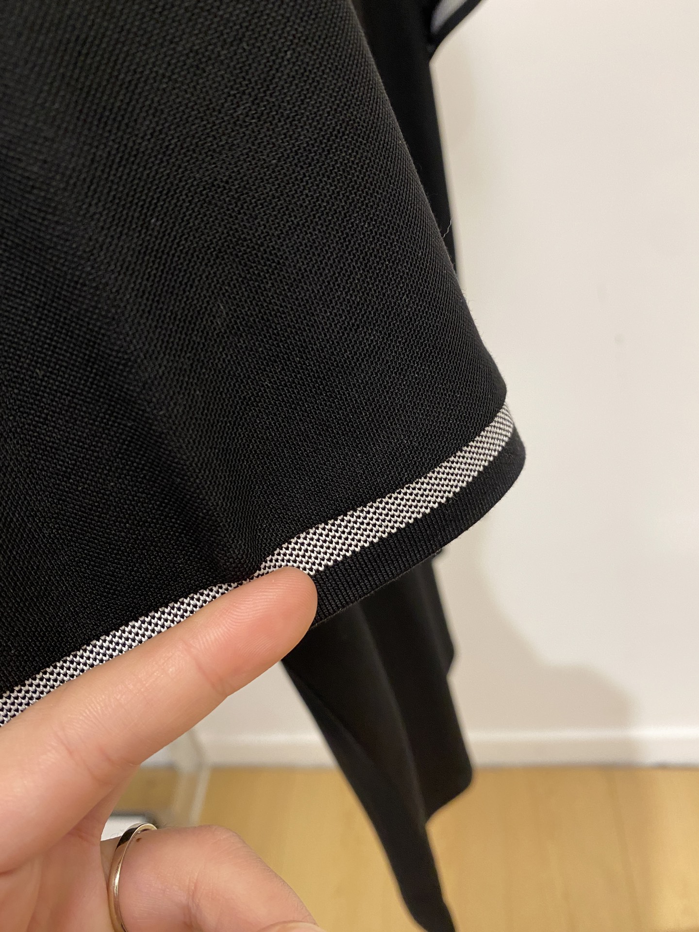 路易威登、2026新品短袖T恤，帅气时尚，简约百搭款。胸前精致刺绣图案字母logo，面料棉 不仅挺括，保