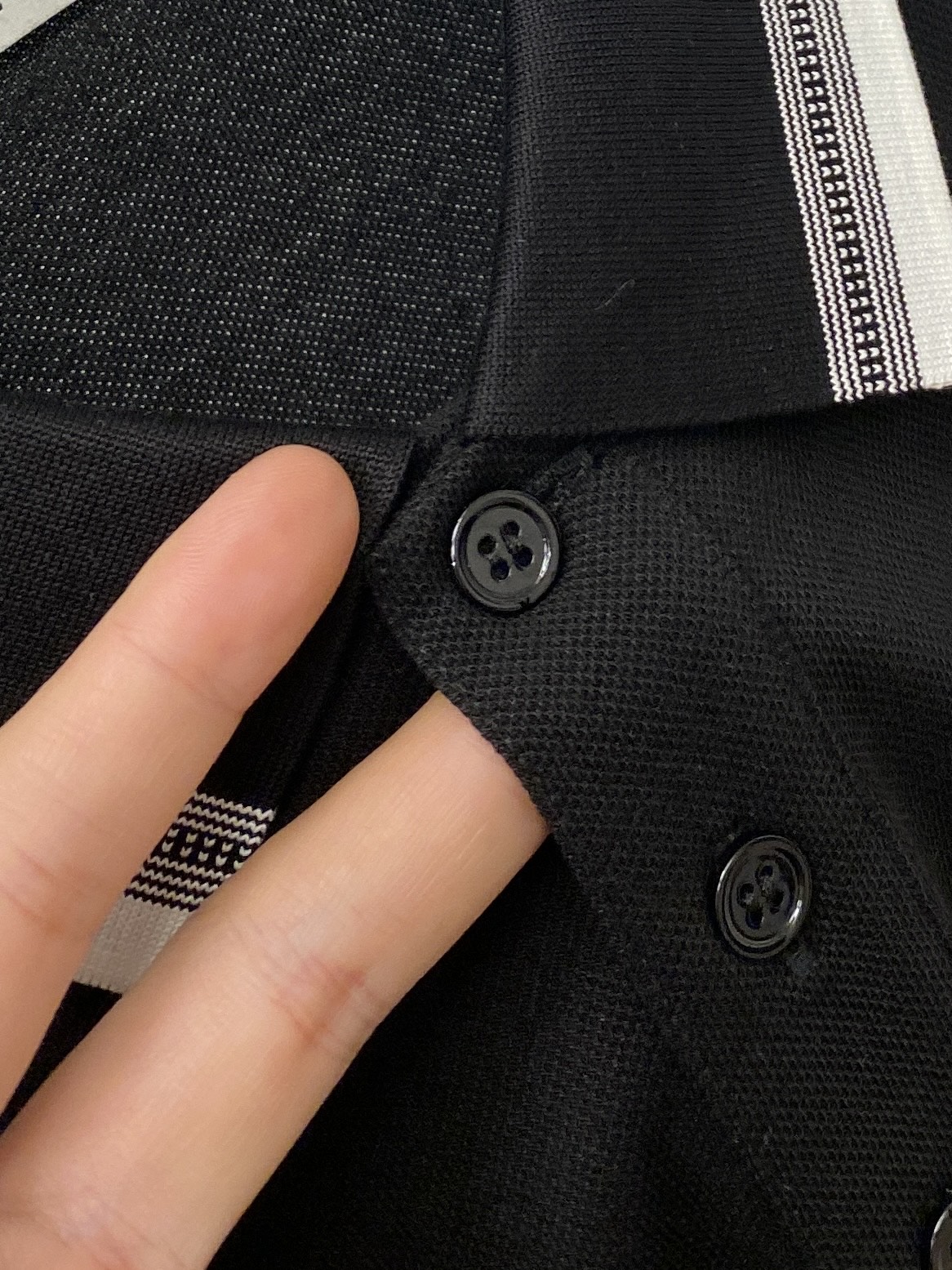 罗意威、2026新品短袖T恤，帅气时尚，简约百搭款。胸前精致刺绣图案logo，面料棉 不仅挺括，保持潮流