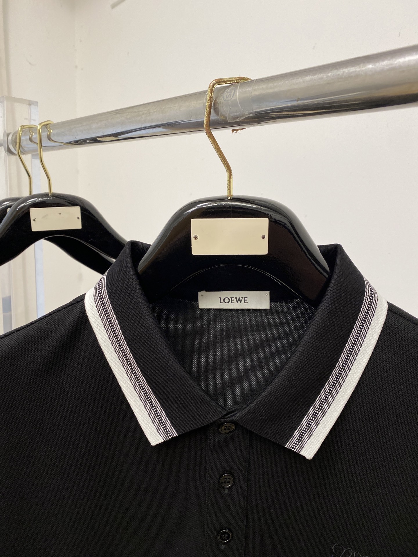 罗意威、2026新品短袖T恤，帅气时尚，简约百搭款。胸前精致刺绣图案logo，面料棉 不仅挺括，保持潮流