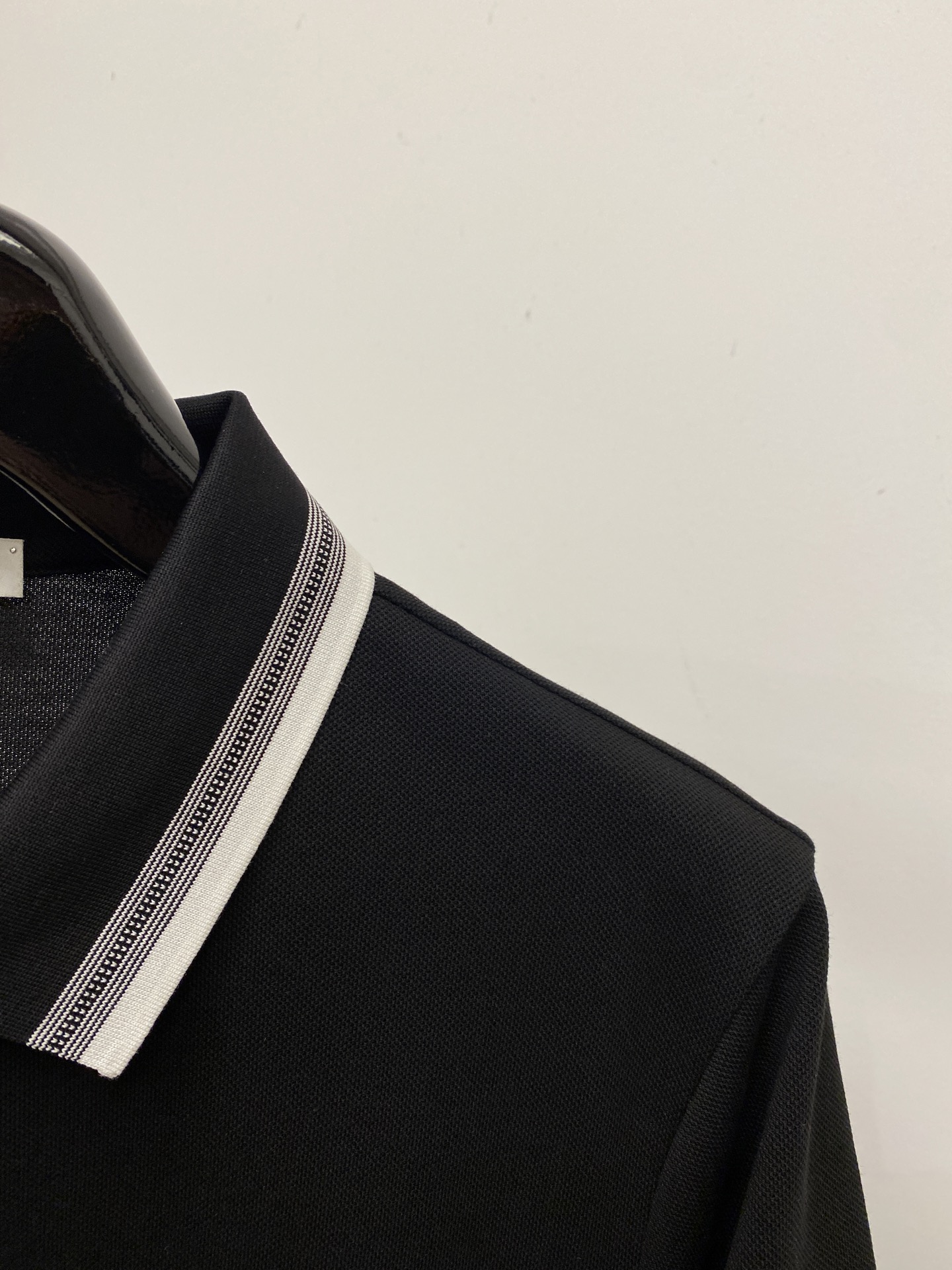 罗意威、2026新品短袖T恤，帅气时尚，简约百搭款。胸前精致刺绣图案logo，面料棉 不仅挺括，保持潮流