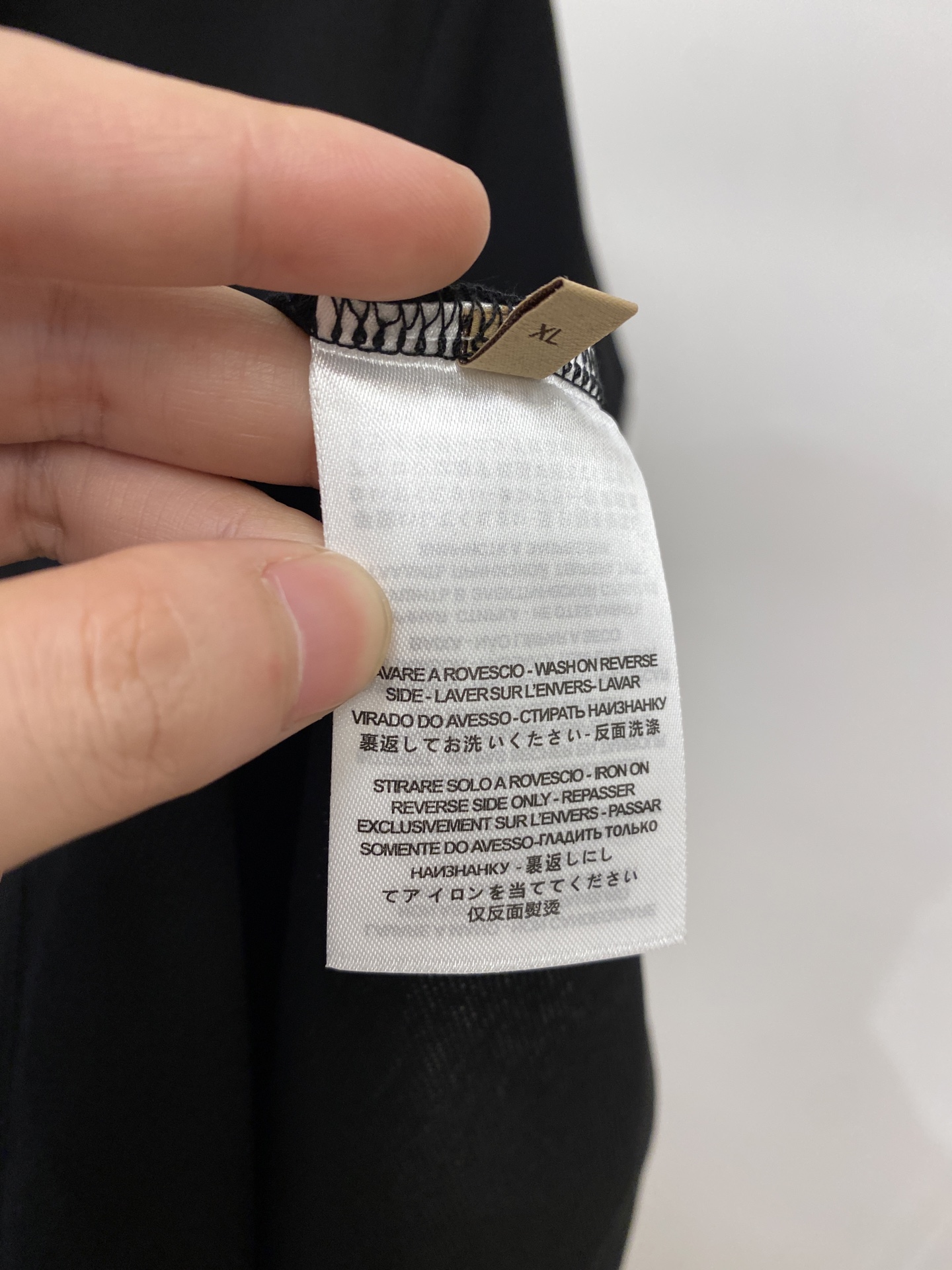 罗意威、2026新品短袖T恤，帅气时尚，简约百搭款。胸前精致刺绣图案logo，面料棉 不仅挺括，保持潮流