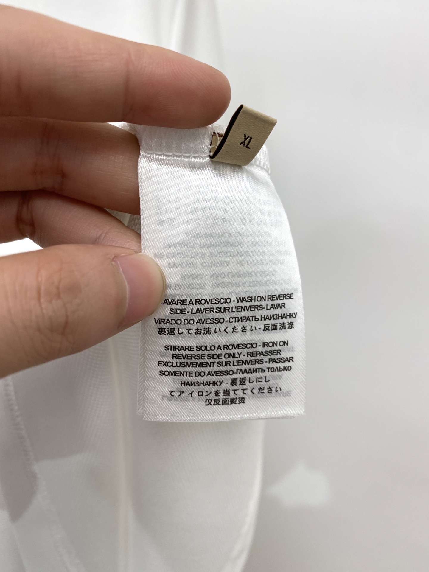 罗意威、2026新品短袖T恤，帅气时尚，简约百搭款。胸前精致刺绣图案logo，面料棉 不仅挺括，保持潮流