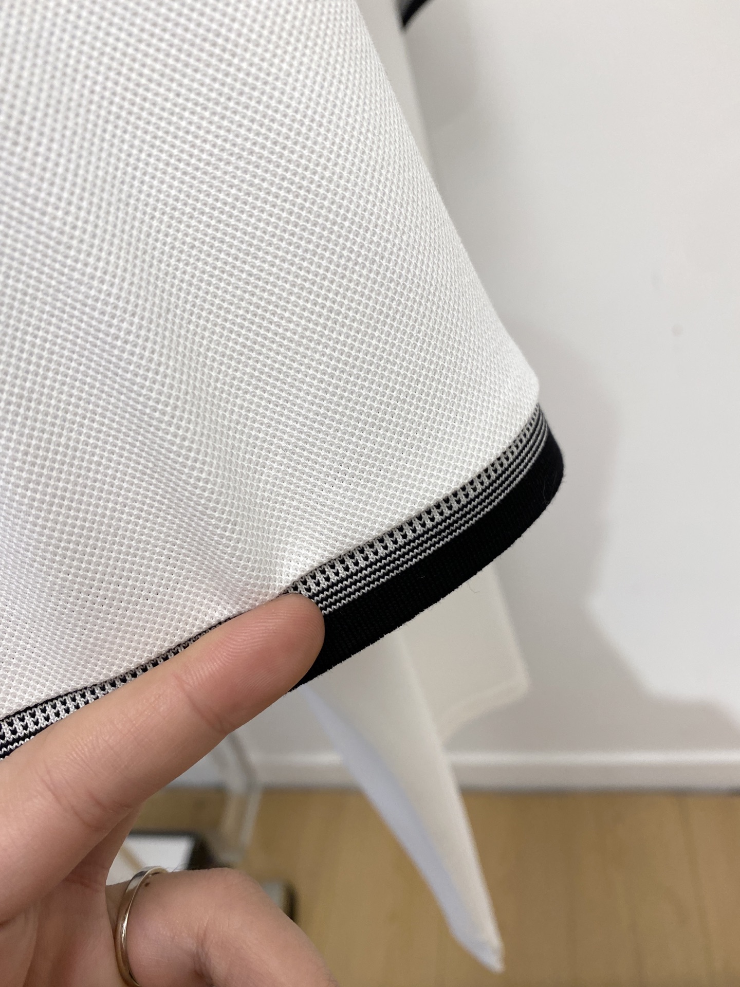 罗意威、2026新品短袖T恤，帅气时尚，简约百搭款。胸前精致刺绣图案logo，面料棉 不仅挺括，保持潮流