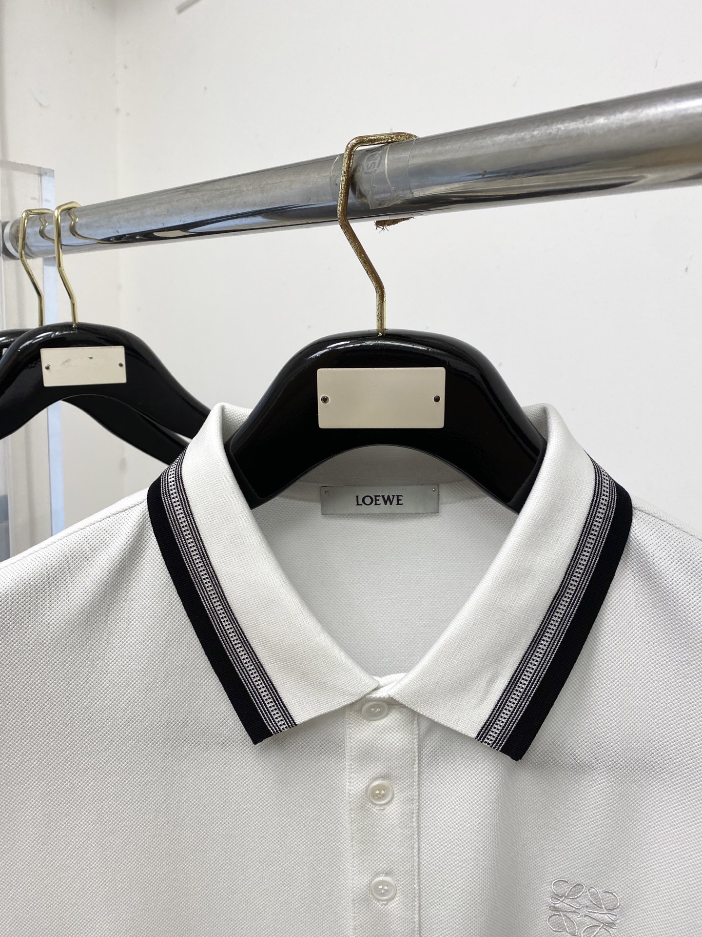 罗意威、2026新品短袖T恤，帅气时尚，简约百搭款。胸前精致刺绣图案logo，面料棉 不仅挺括，保持潮流