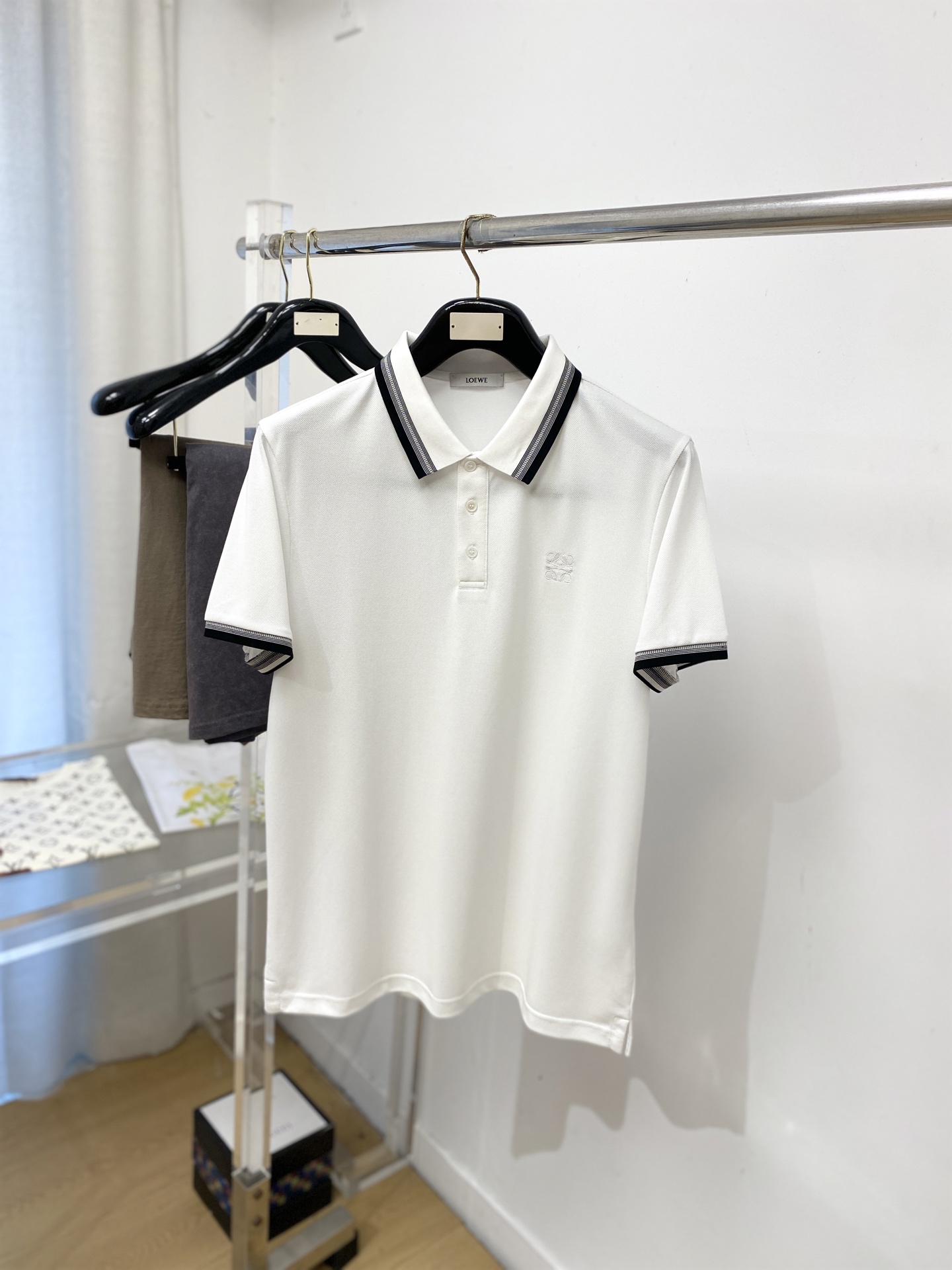 罗意威、2026新品短袖T恤，帅气时尚，简约百搭款。胸前精致刺绣图案logo，面料棉 不仅挺括，保持潮流