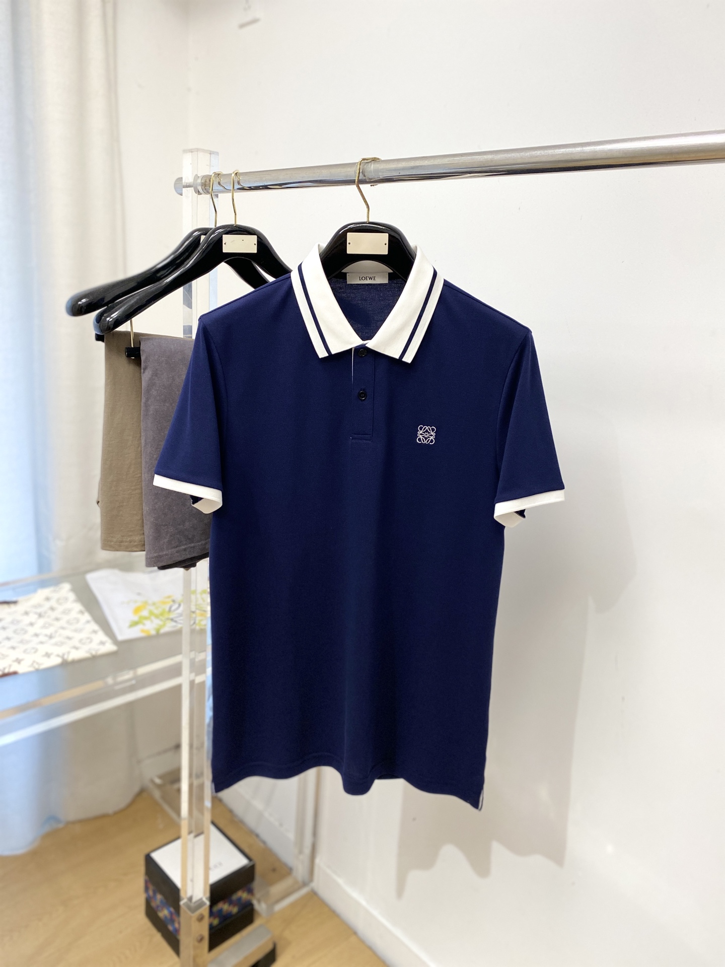 罗意威、2026新品短袖T恤，帅气时尚，简约百搭款。胸前精致刺绣图案logo，面料棉 不仅挺括，保持潮流