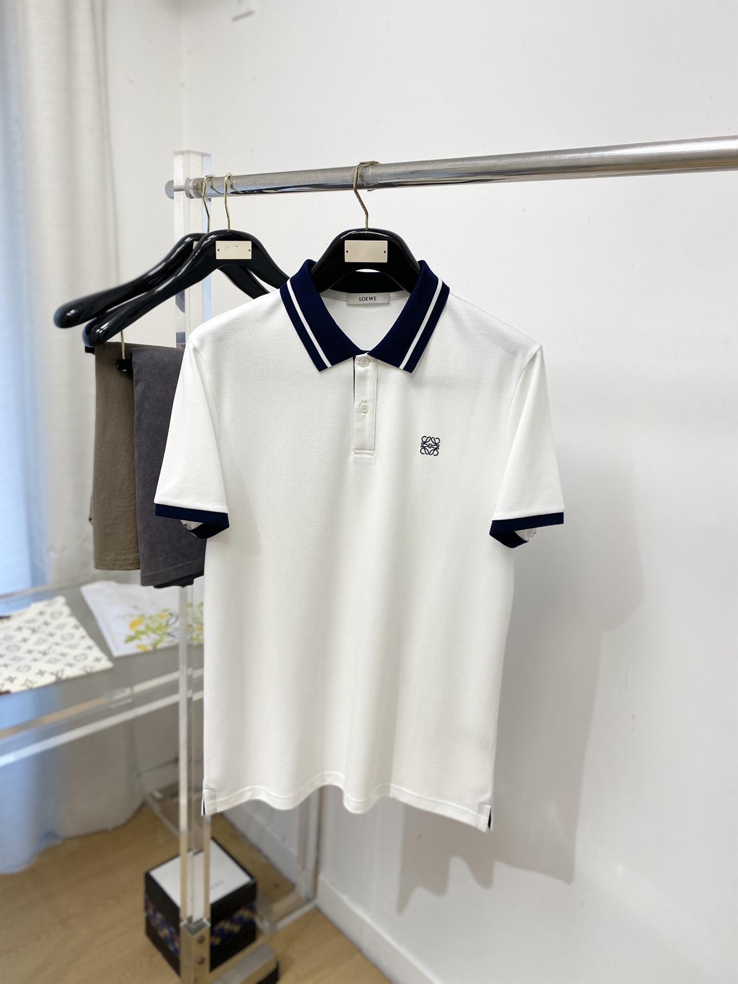 罗意威、2026新品短袖T恤，帅气时尚，简约百搭款。胸前精致刺绣图案logo，面料棉 不仅挺括，保持潮流