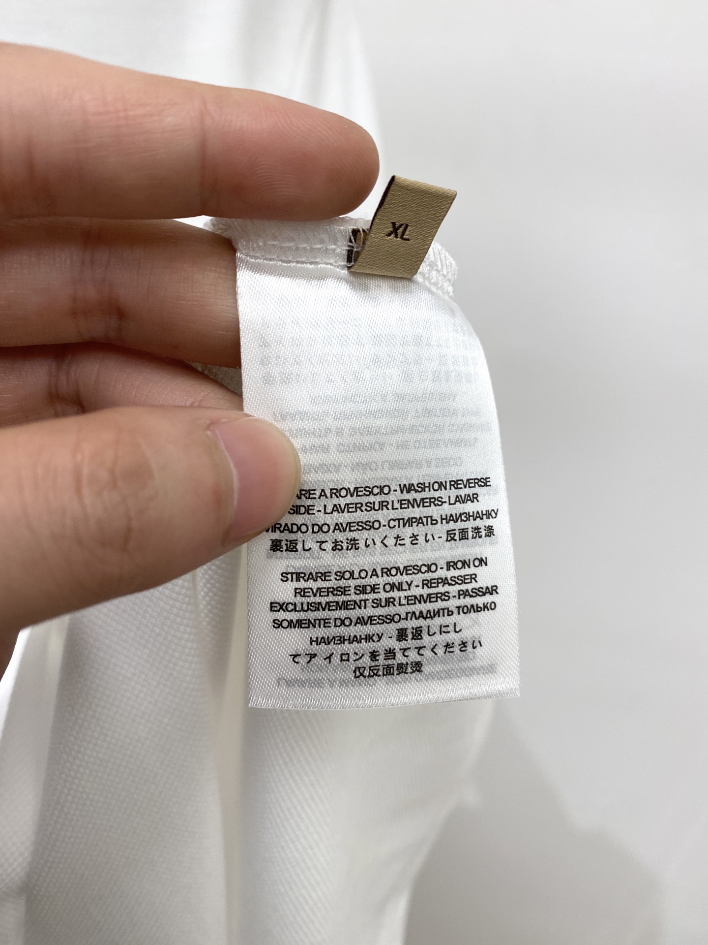 罗意威、2026新品短袖T恤，帅气时尚，简约百搭款。胸前精致刺绣图案logo，面料棉 不仅挺括，保持潮流