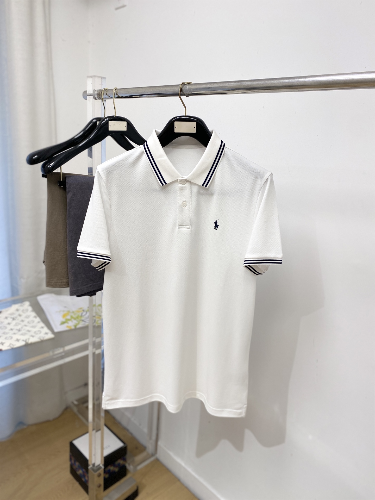NO:836025,POLO, 2026 new short-sleeved T-shirt, handsome and fashionable, simple and versatile. Exquisite embroidered logo on the chest, cotton fabric is not only crisp and maintains the trendy silhouette, but also comfortable to wear, the yarn is more delicate, size M-3XL,, T-shirt, tees, t-shirt,19860909POLO、2026新品短袖T恤,帅气时尚,简约百搭款.胸前精致刺绣图案logo,面料棉 不仅挺括,保持潮流的廓形,又穿着舒适,纱织更细腻,码数M-3XL,,T-shirt,tees，t-shirt,,Men's clothing