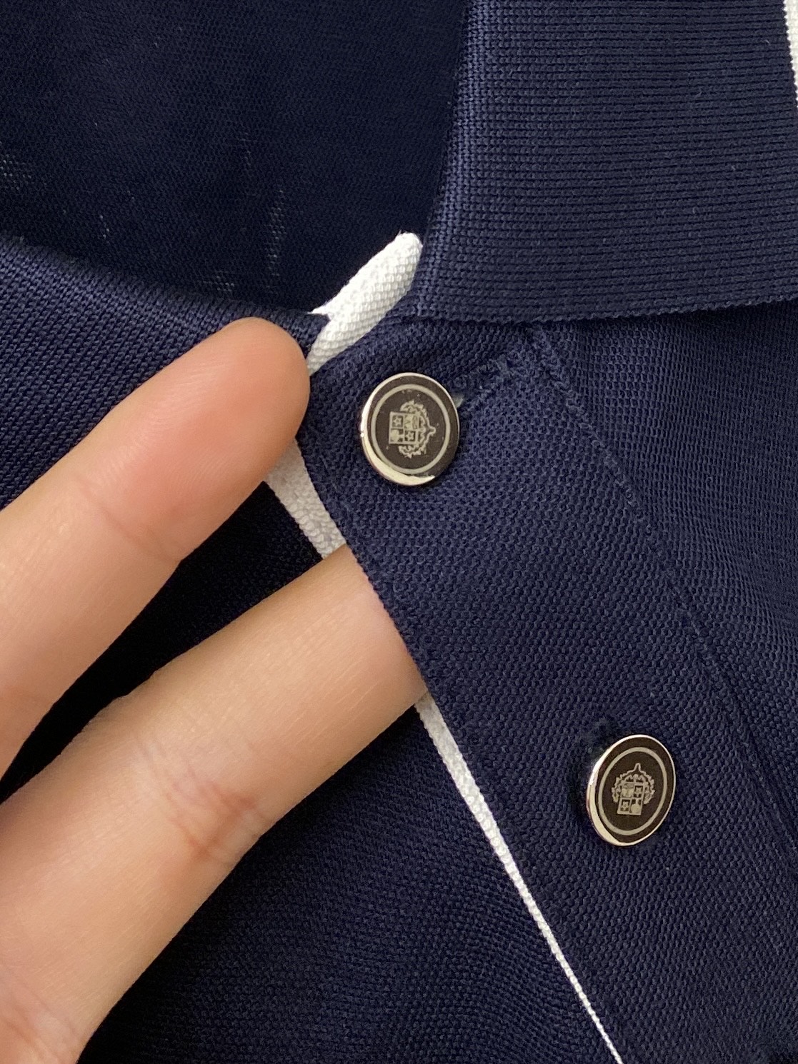 Loro Piana、2026新品短袖T恤，帅气时尚，简约百搭款。胸前精致刺绣字母logo，面料棉 不仅