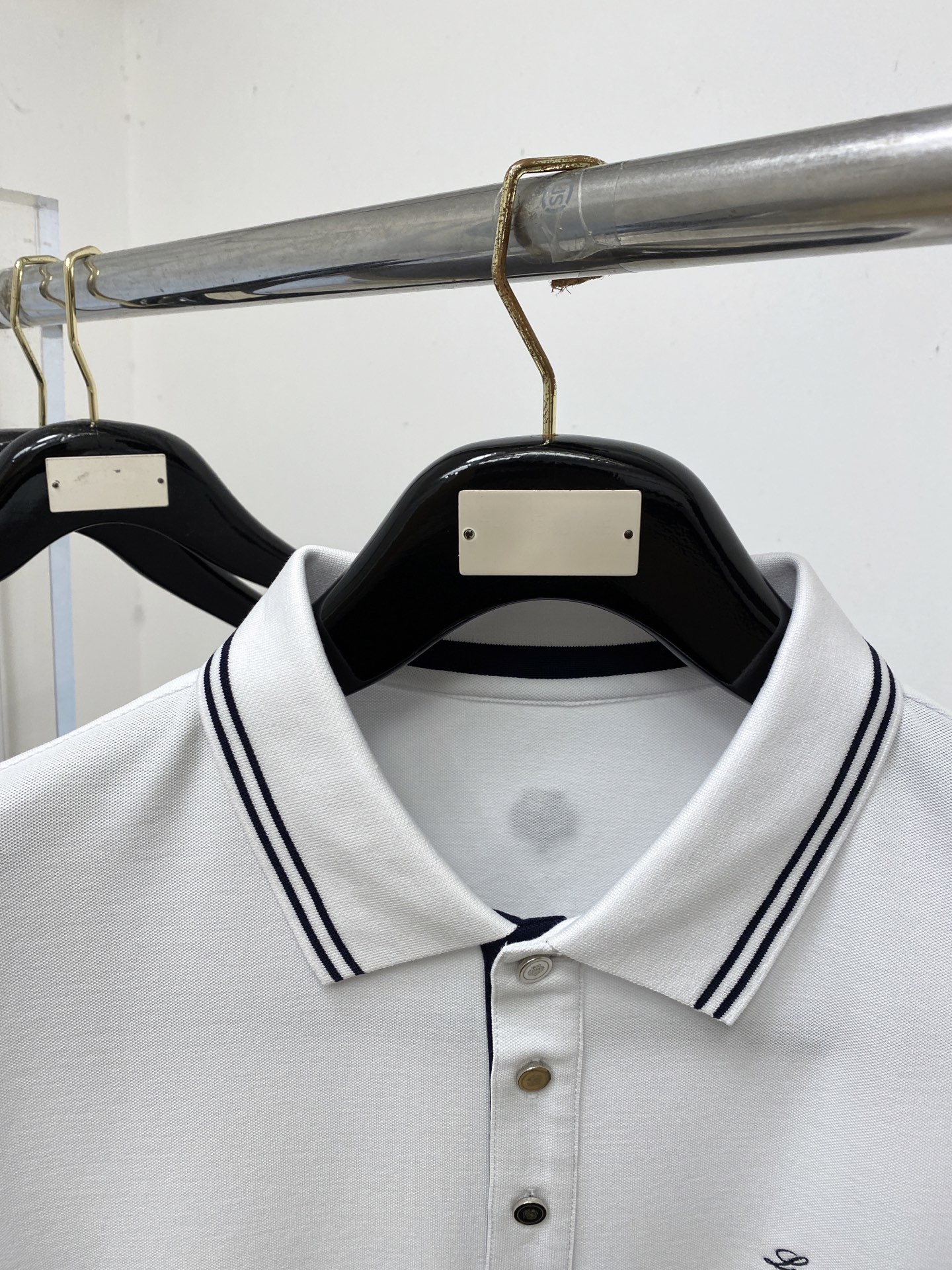 Loro Piana、2026新品短袖T恤，帅气时尚，简约百搭款。胸前精致刺绣字母logo，面料棉 不仅